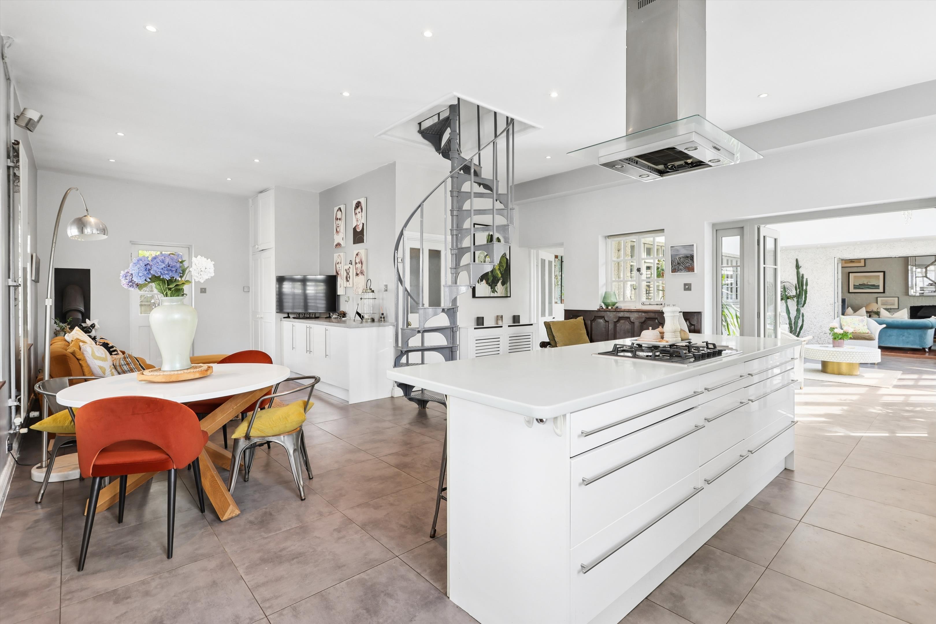 Oatlands Drive, Weybridge, Surrey KT13