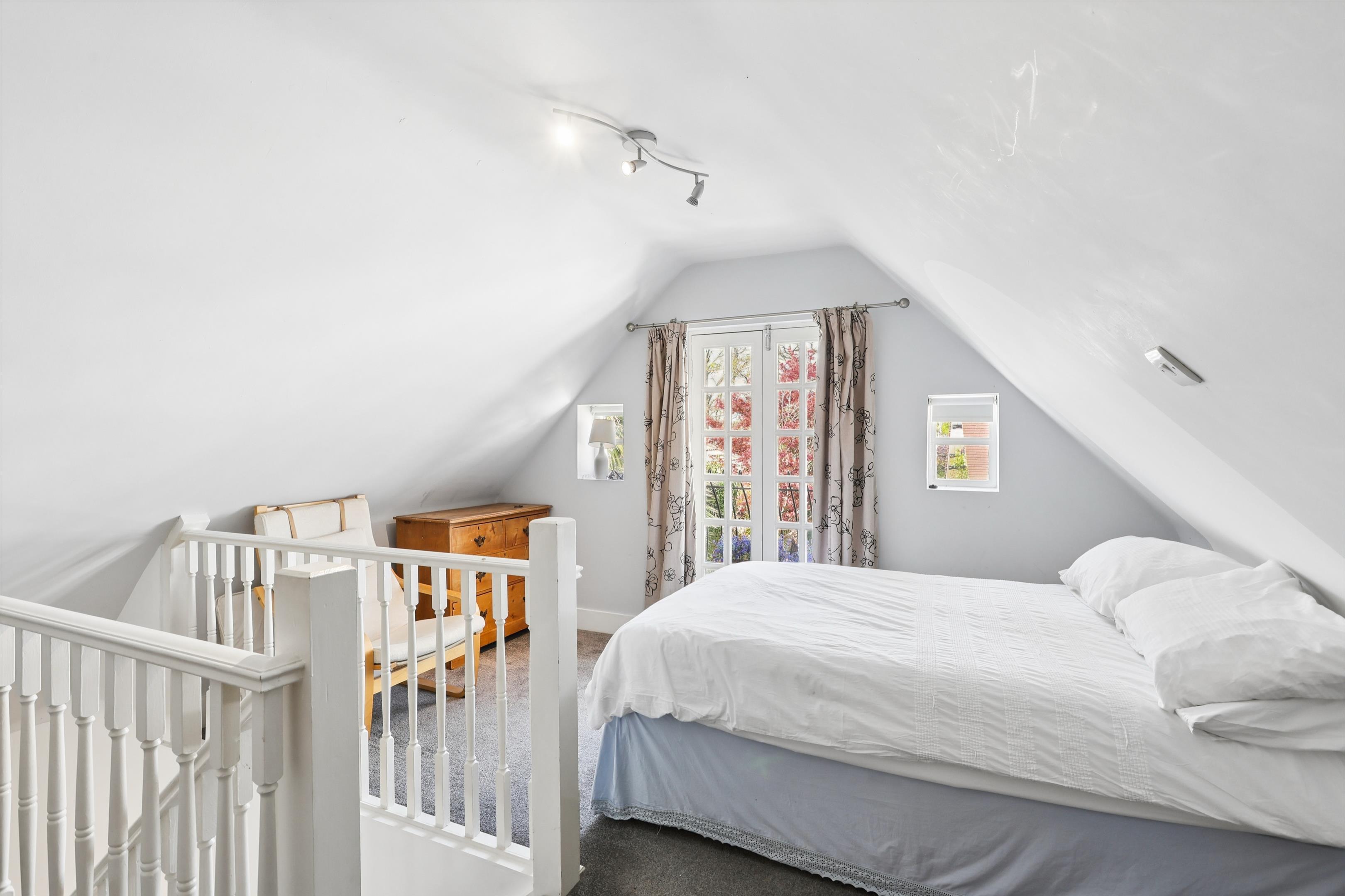 Oatlands Drive, Weybridge, Surrey KT13