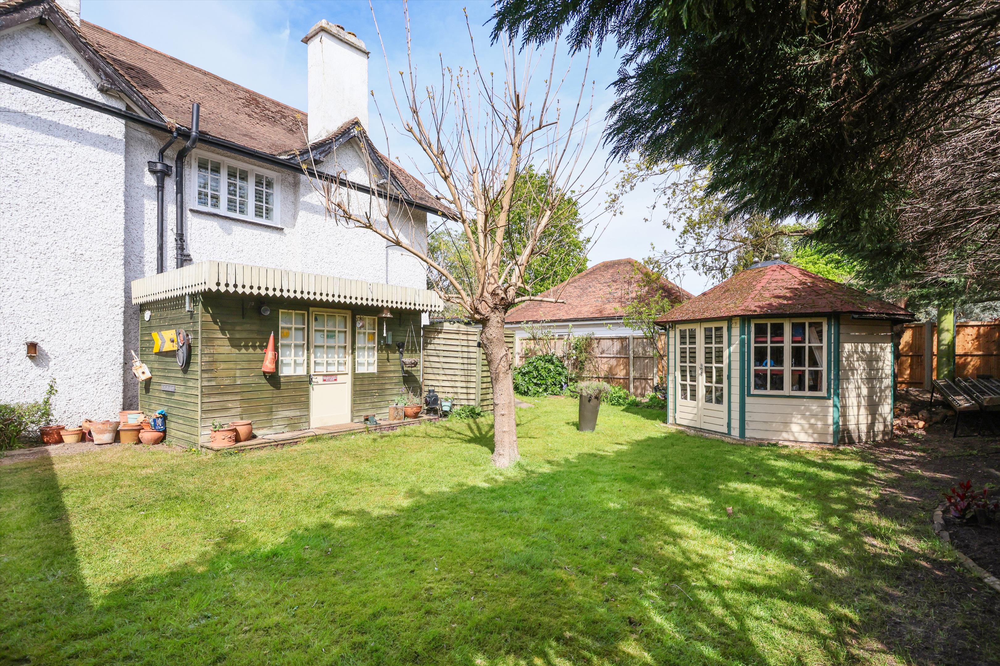 Oatlands Drive, Weybridge, Surrey KT13