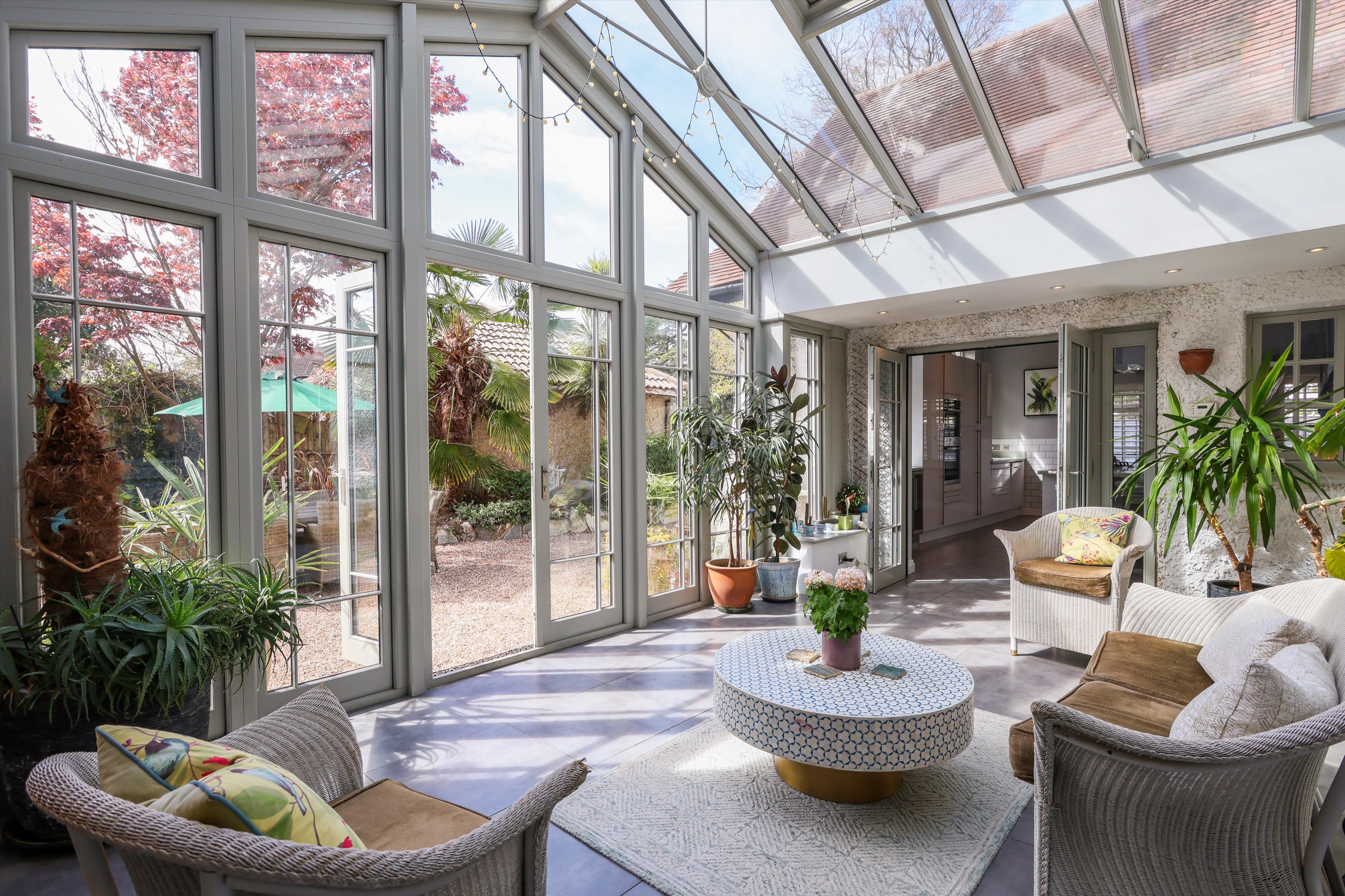 Oatlands Drive, Weybridge, Surrey KT13