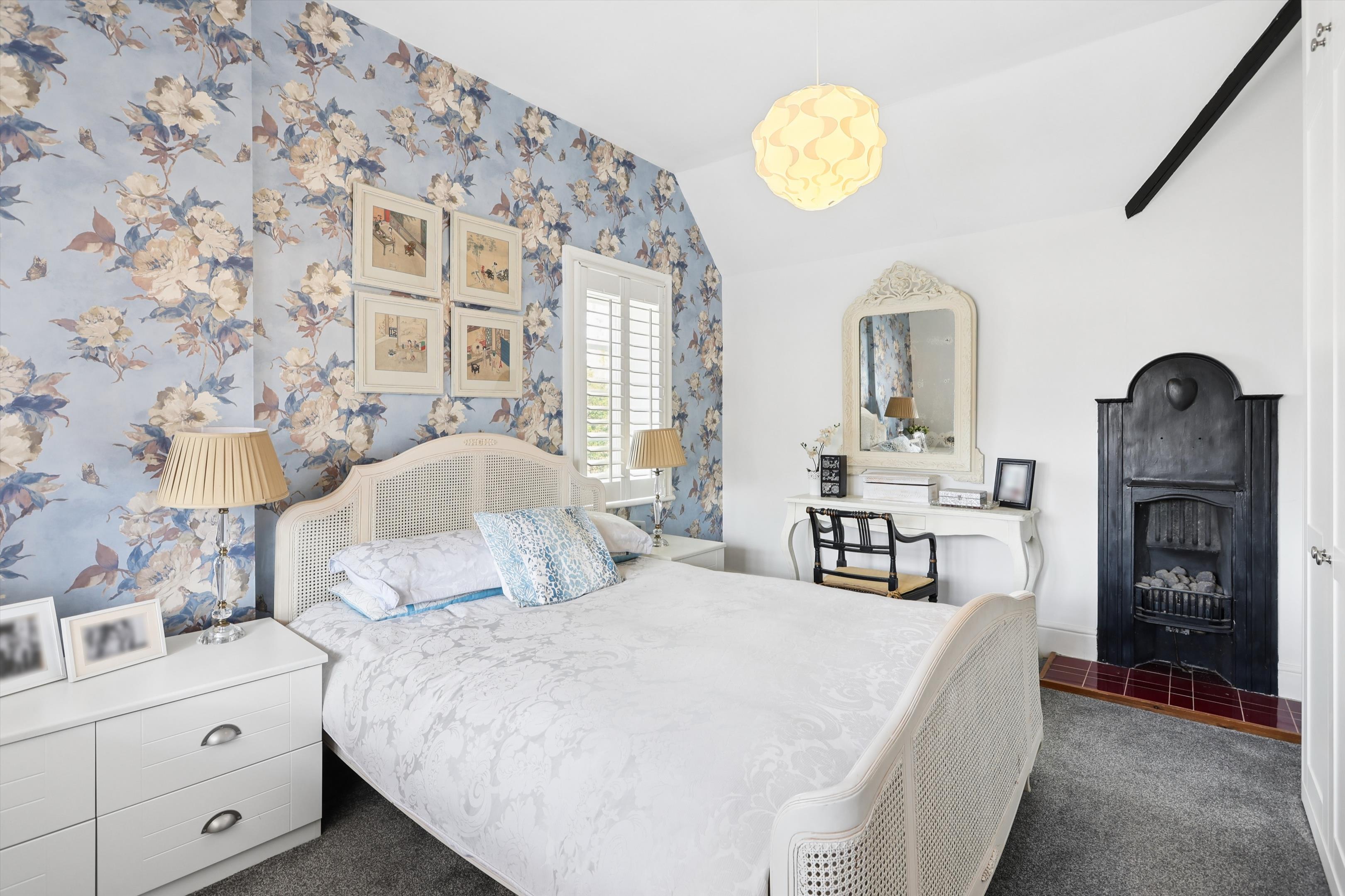 Oatlands Drive, Weybridge, Surrey KT13