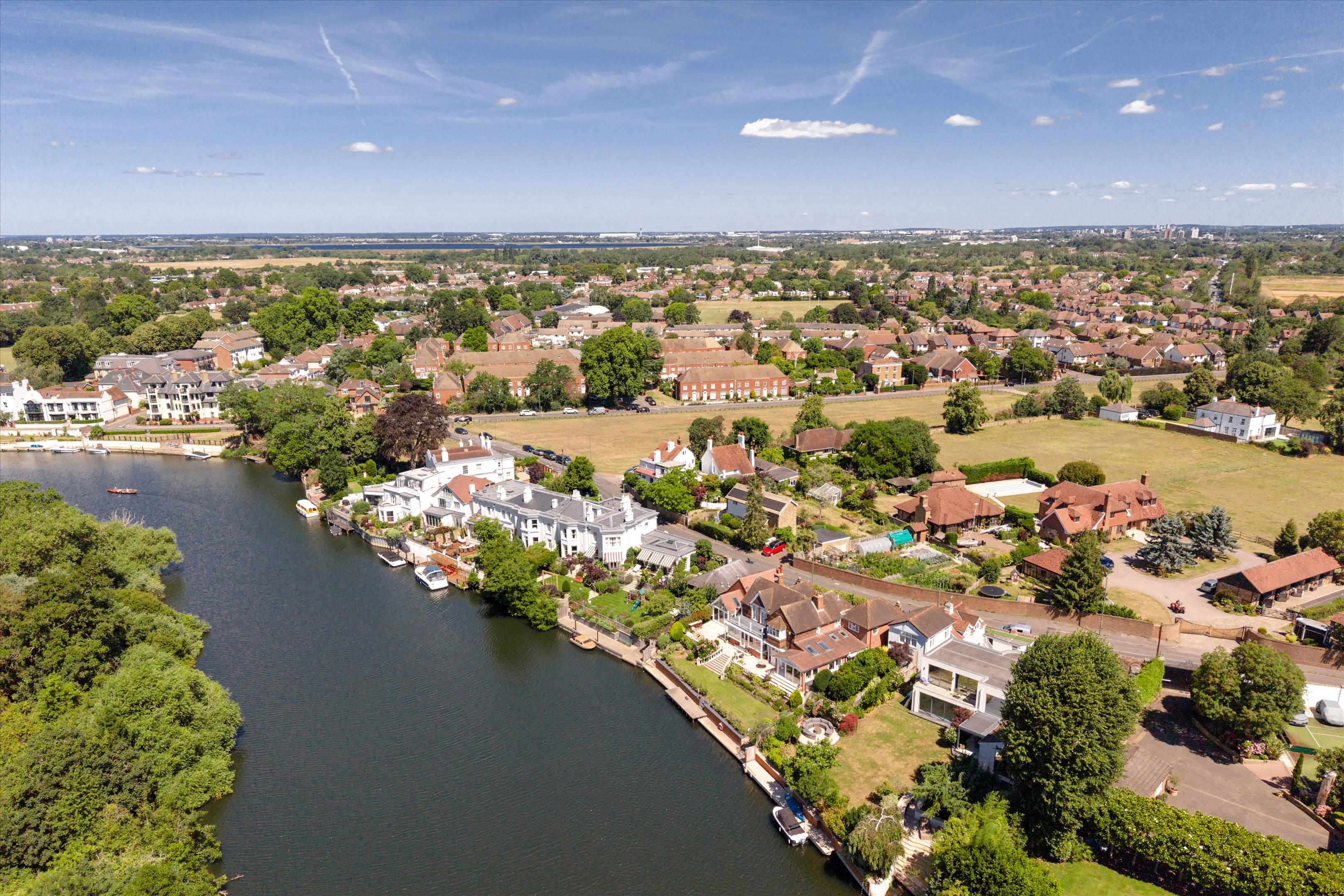 Russell Road, Shepperton, Surrey TW17
