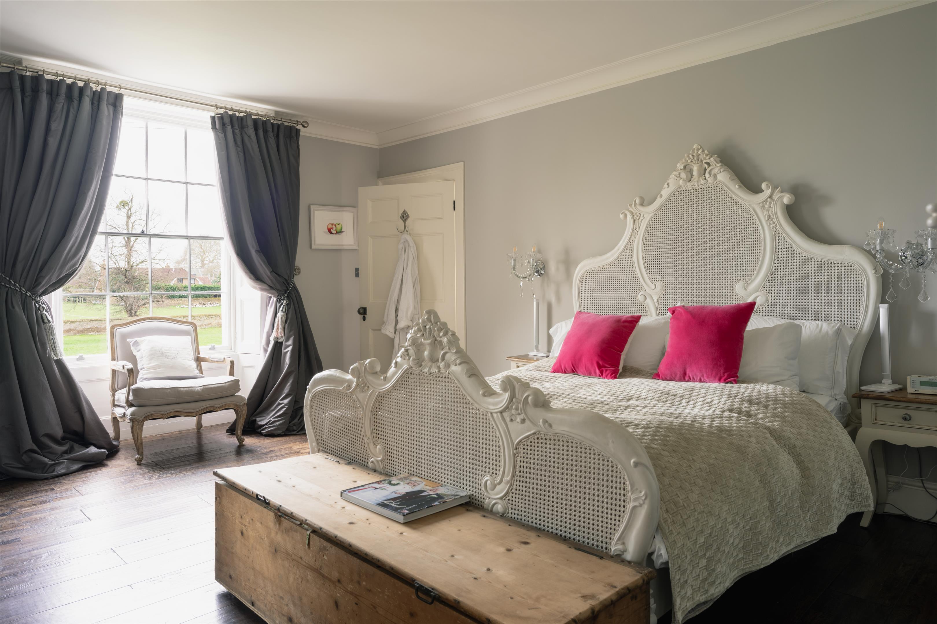 Russell Road, Shepperton, Surrey TW17