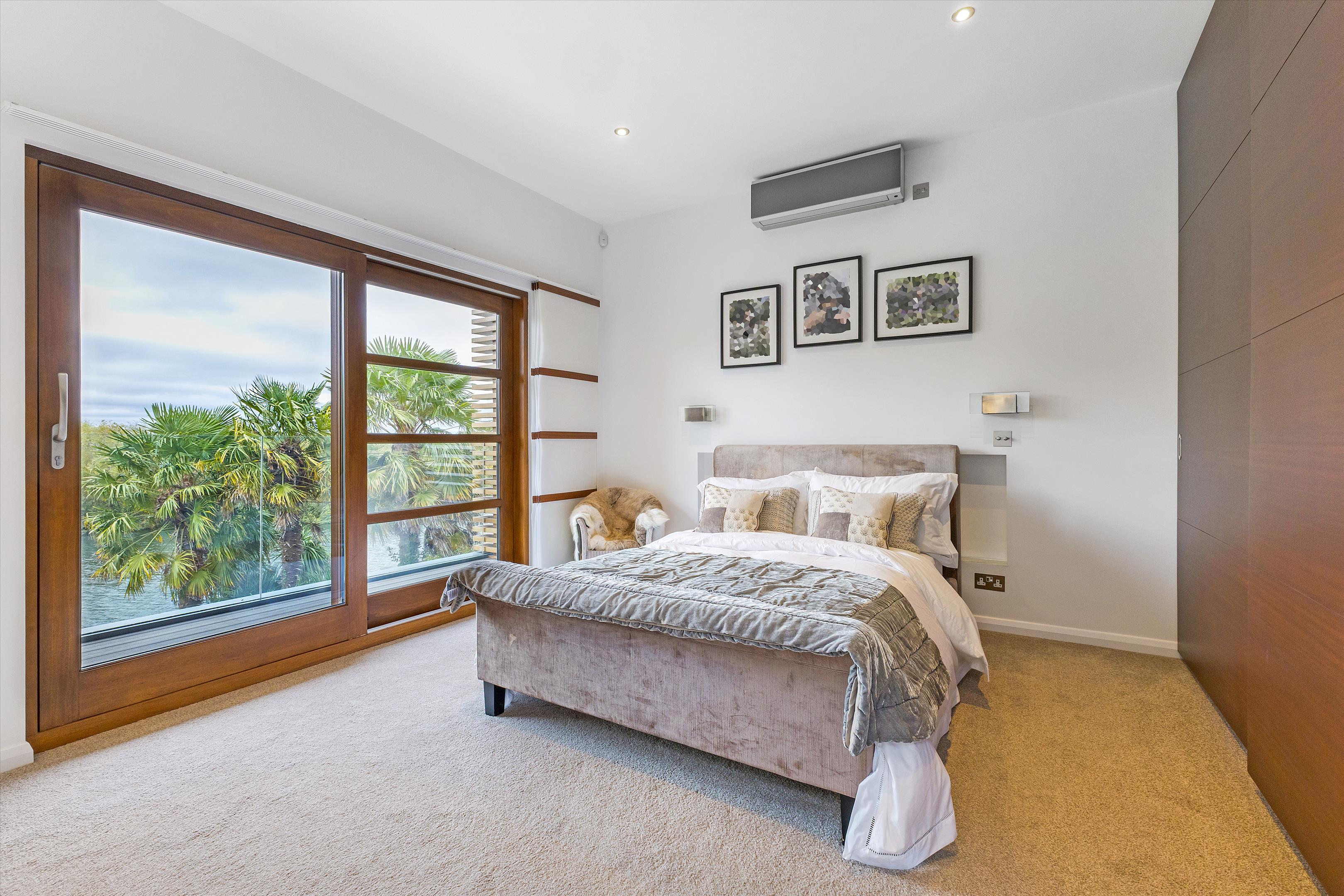 Park Avenue, Wraysbury, Staines-upon-Thames, Berkshire, TW19