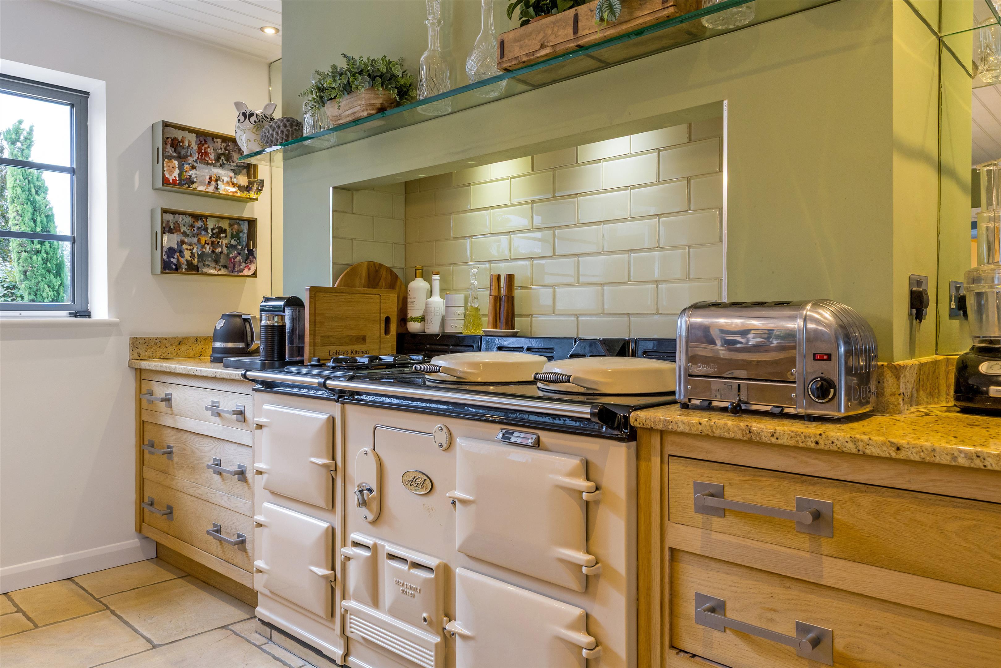 Park Avenue, Wraysbury, Staines-upon-Thames, Berkshire, TW19