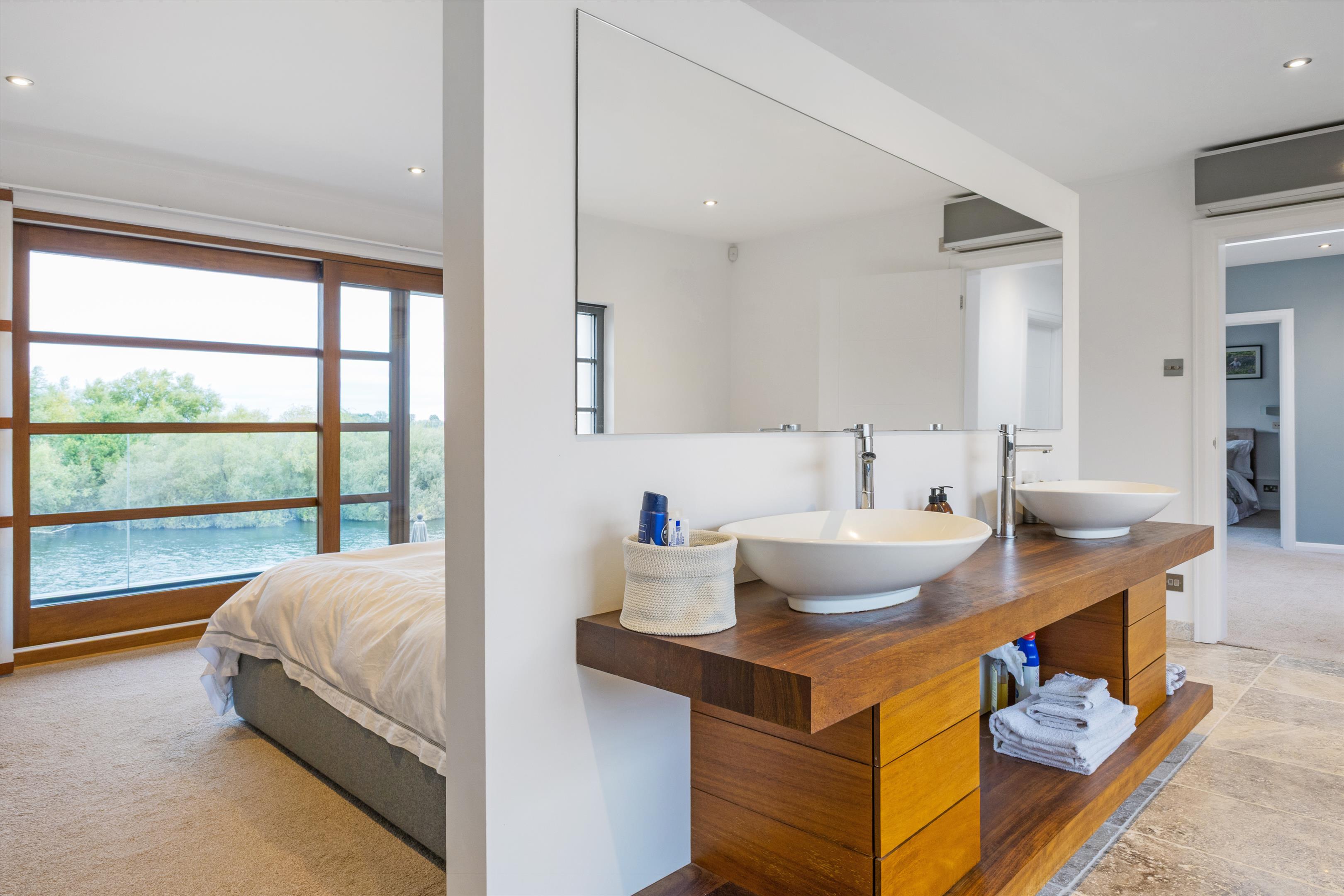 Park Avenue, Wraysbury, Staines-upon-Thames, Berkshire, TW19