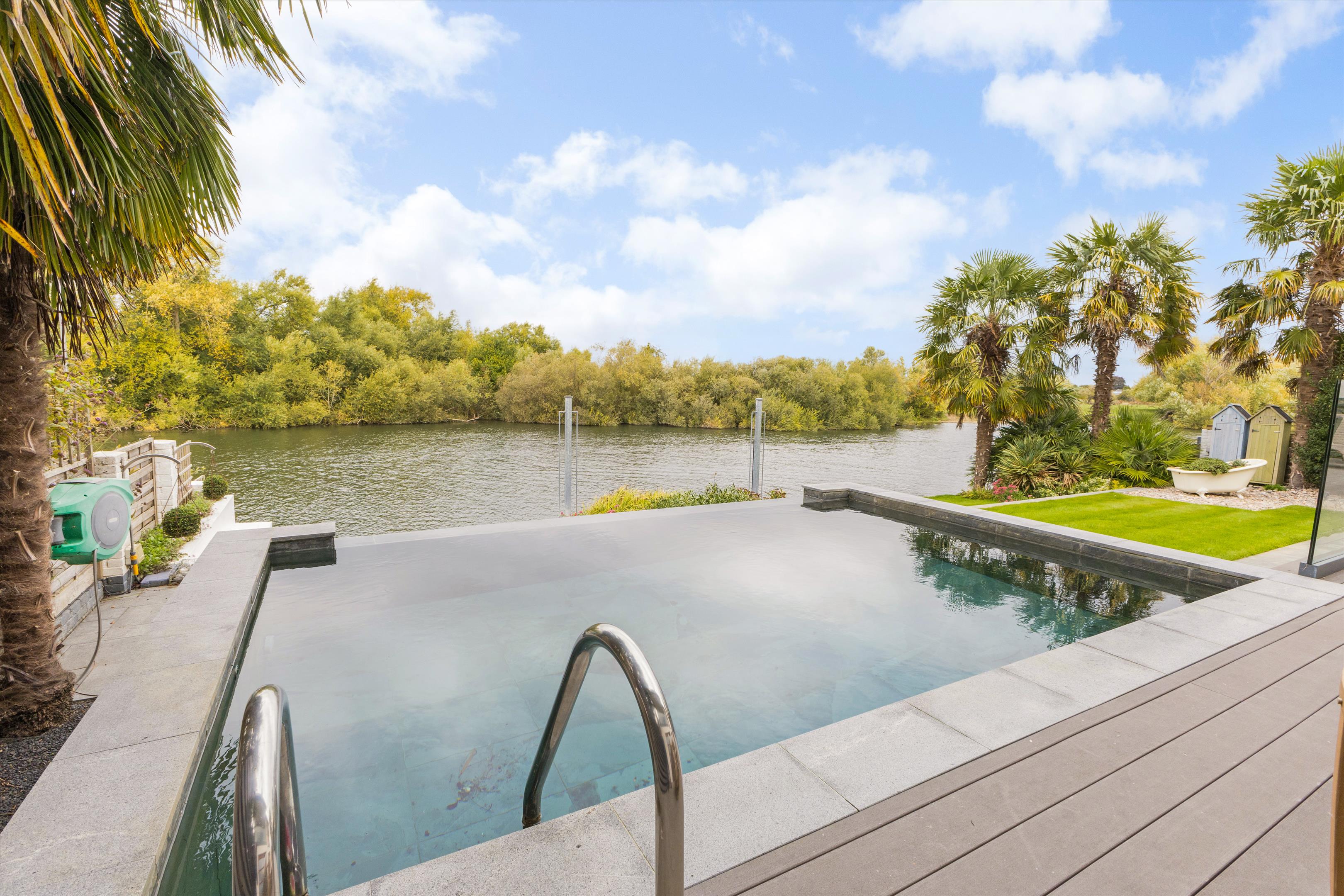 Park Avenue, Wraysbury, Staines-upon-Thames, Berkshire, TW19