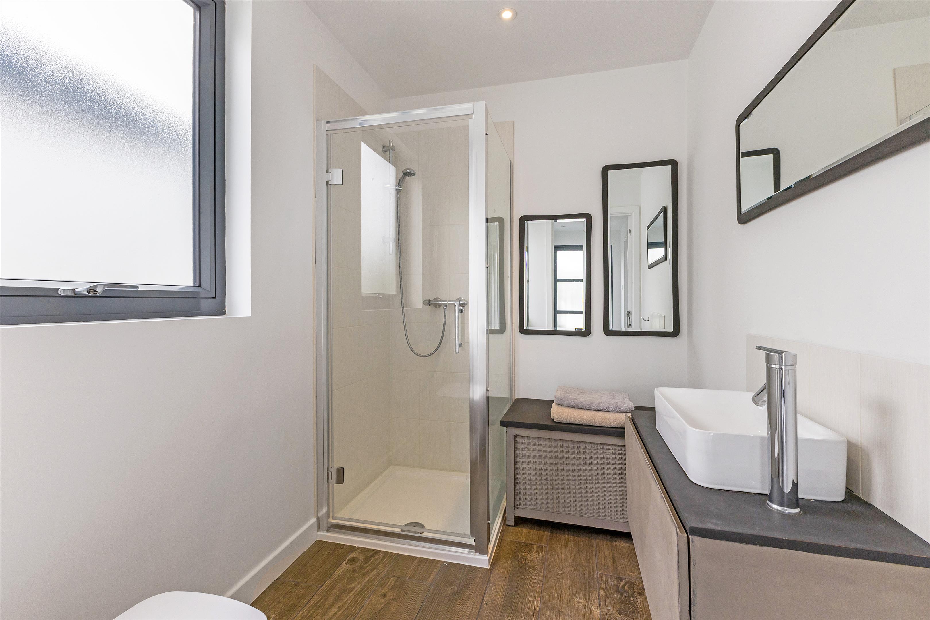 Park Avenue, Wraysbury, Staines-upon-Thames, Berkshire, TW19