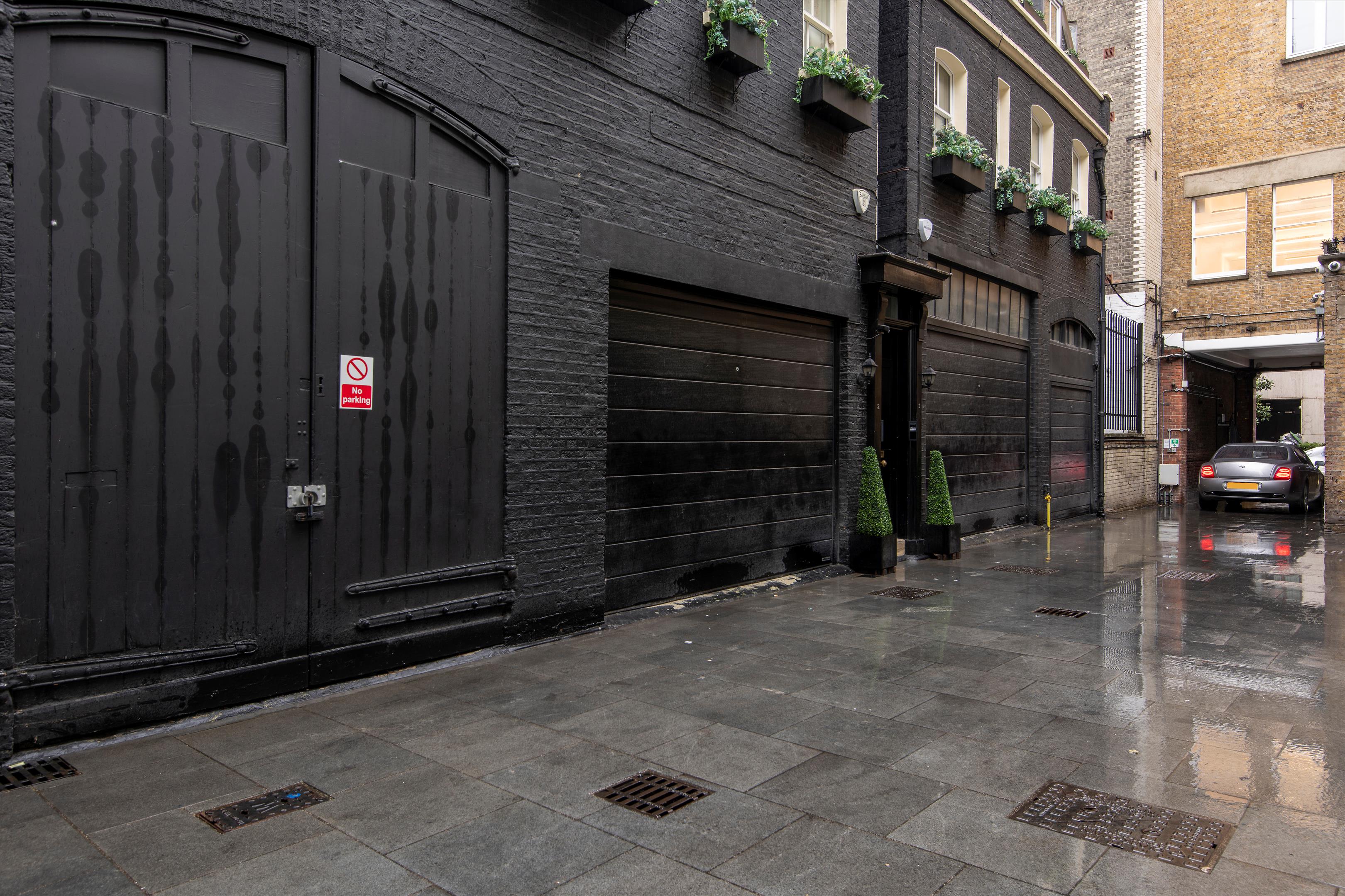Piccadilly, Mayfair, London, W1J