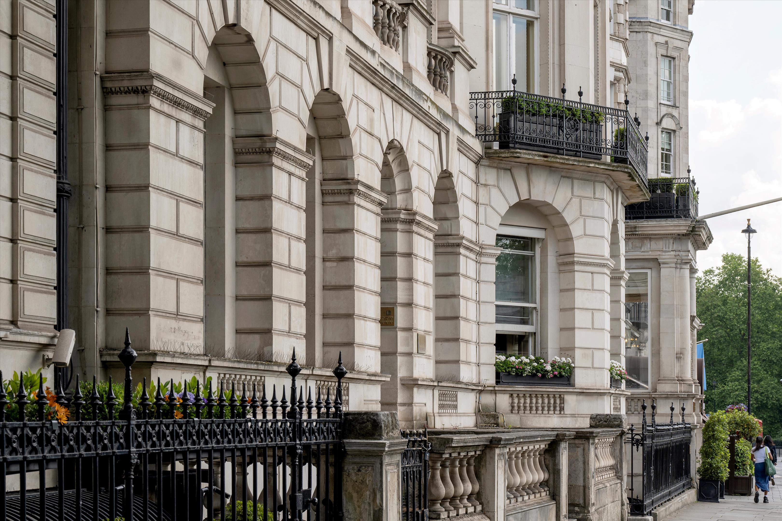 Piccadilly, Mayfair, London, W1J