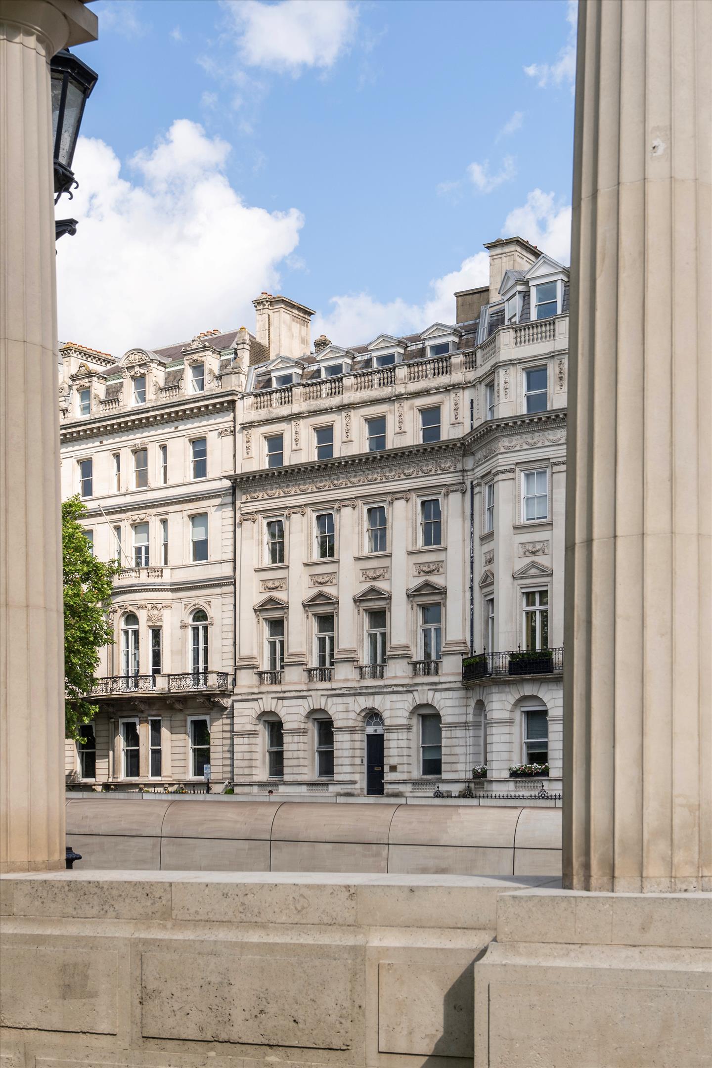 Piccadilly, Mayfair, London, W1J