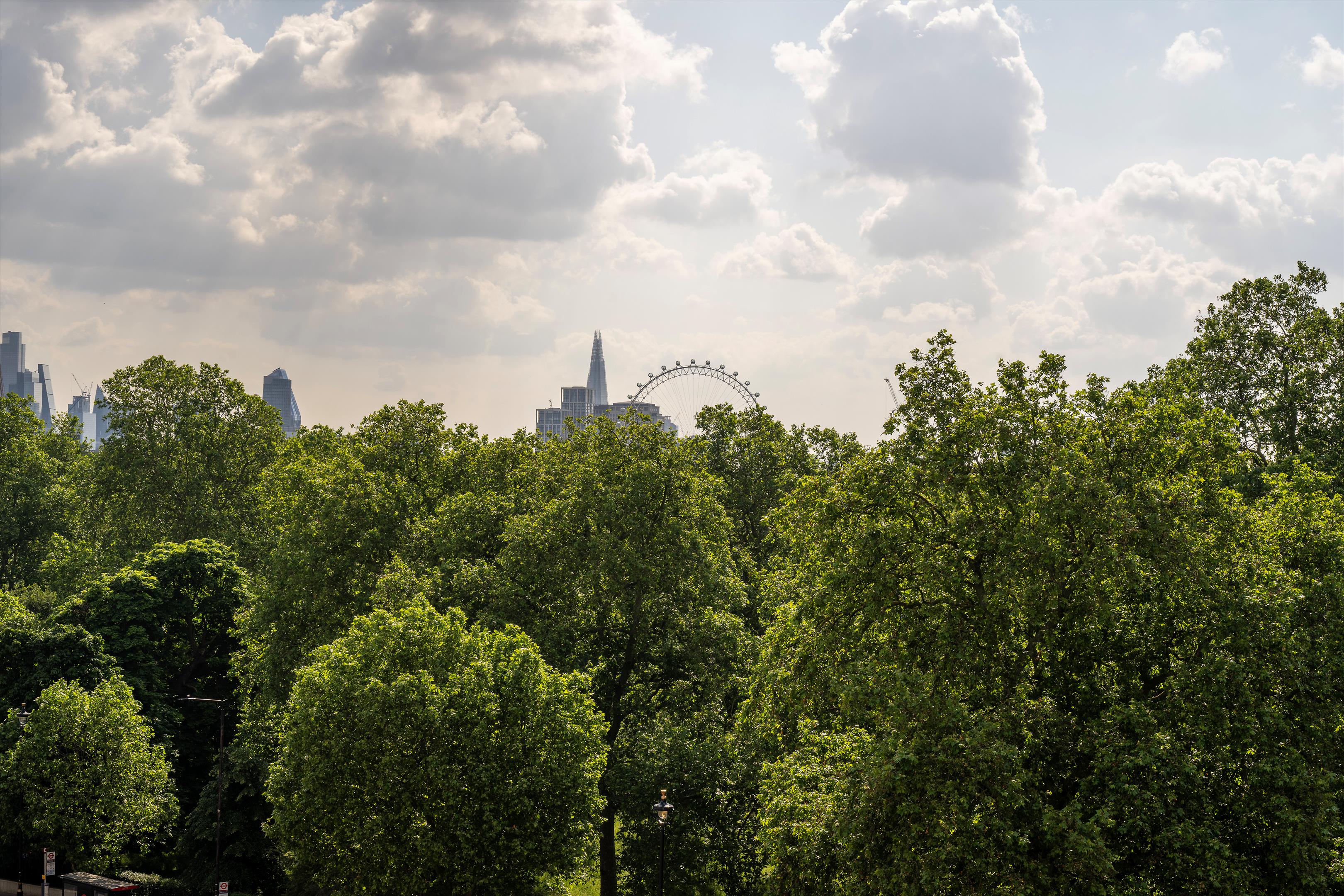 Piccadilly, Mayfair, London, W1J