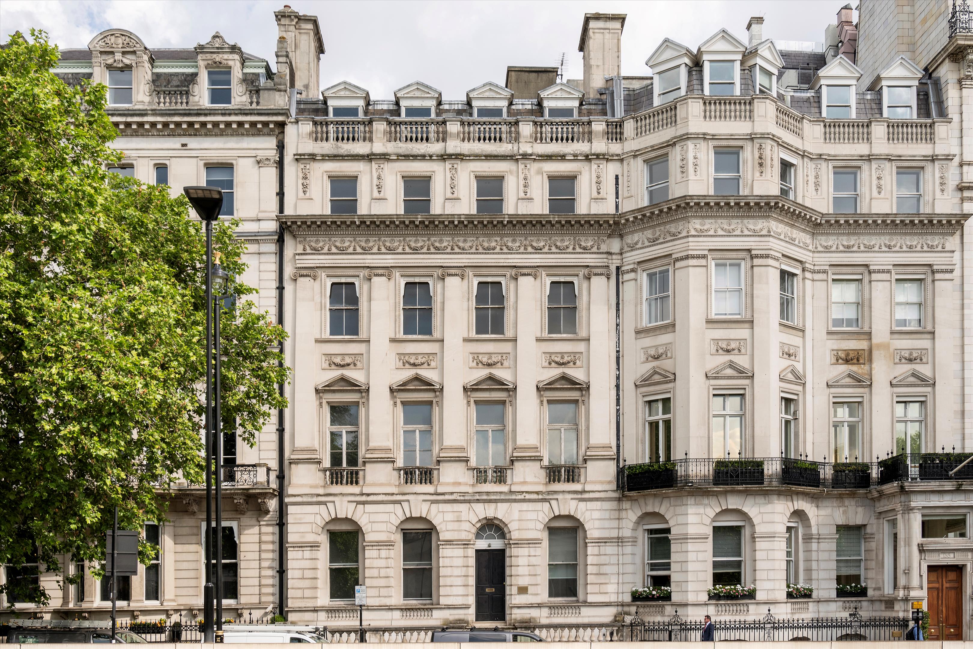 Piccadilly, Mayfair, London, W1J