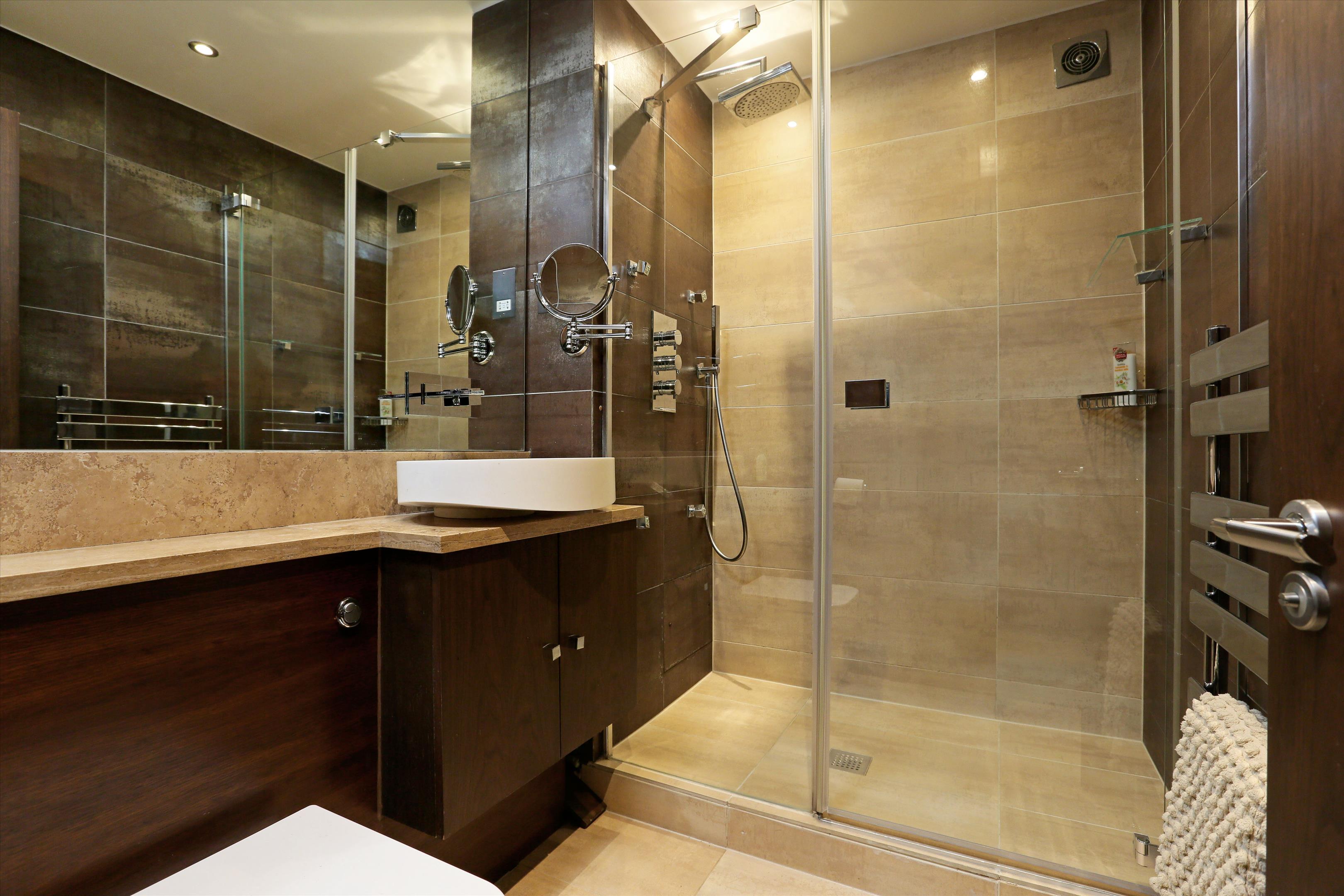Reeves Mews, London W1K