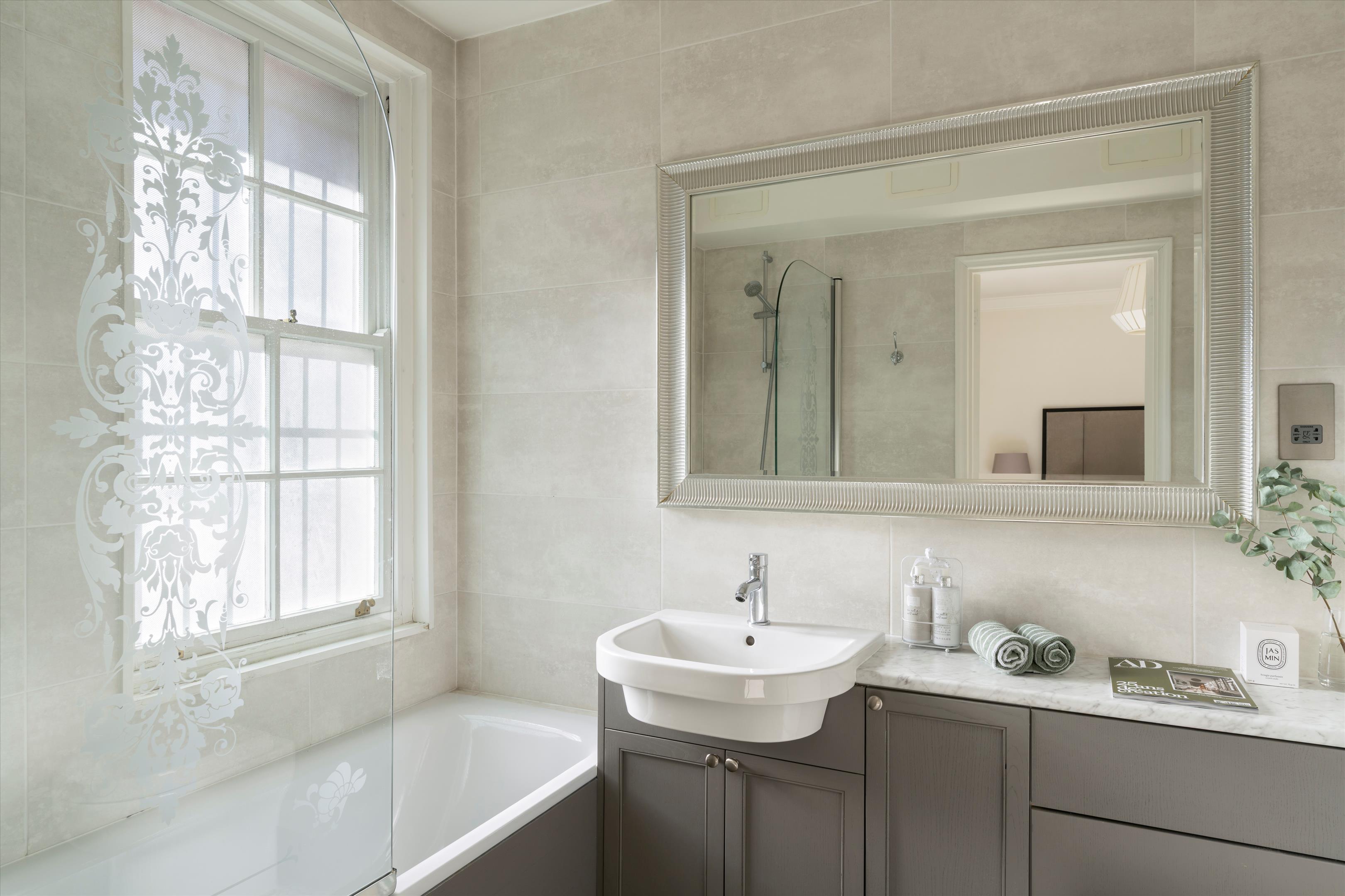 Reeves Mews, London, London, W1K