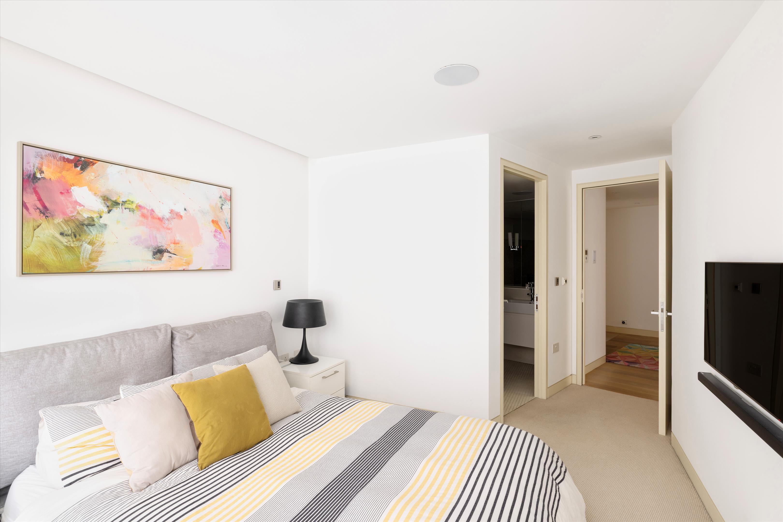 Bedford Court, London WC2E
