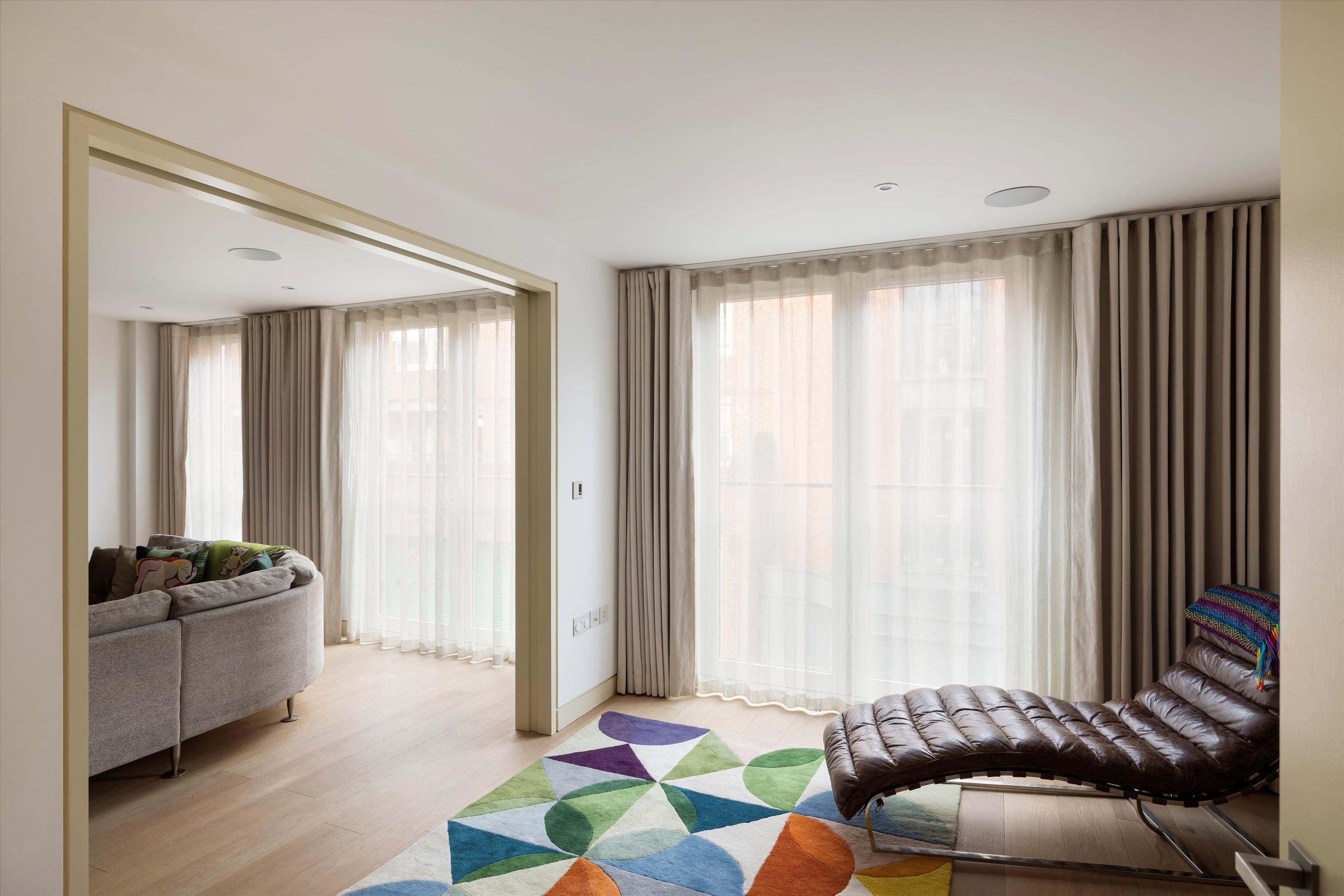 Bedford Court, London WC2E