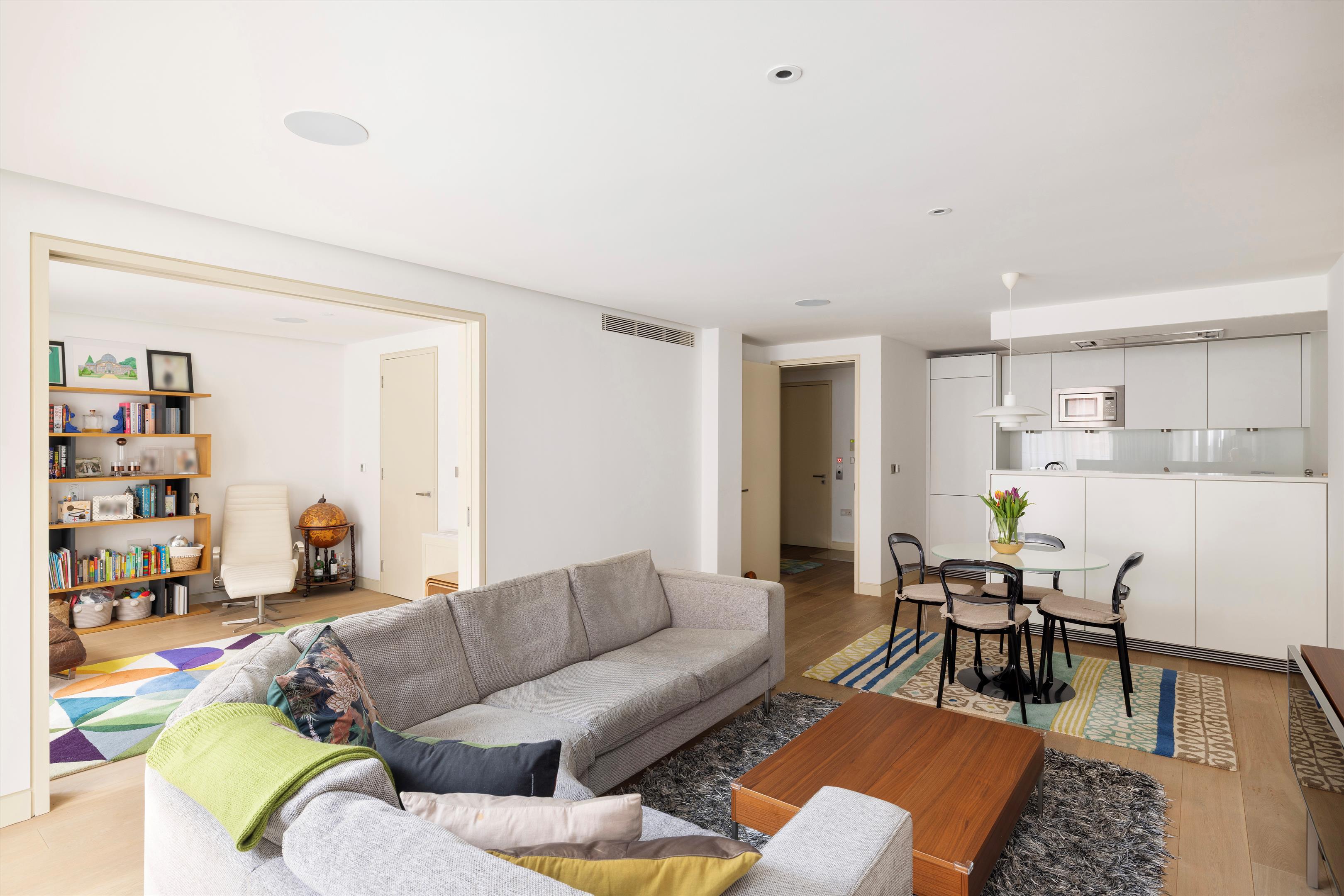 Bedford Court, London WC2E