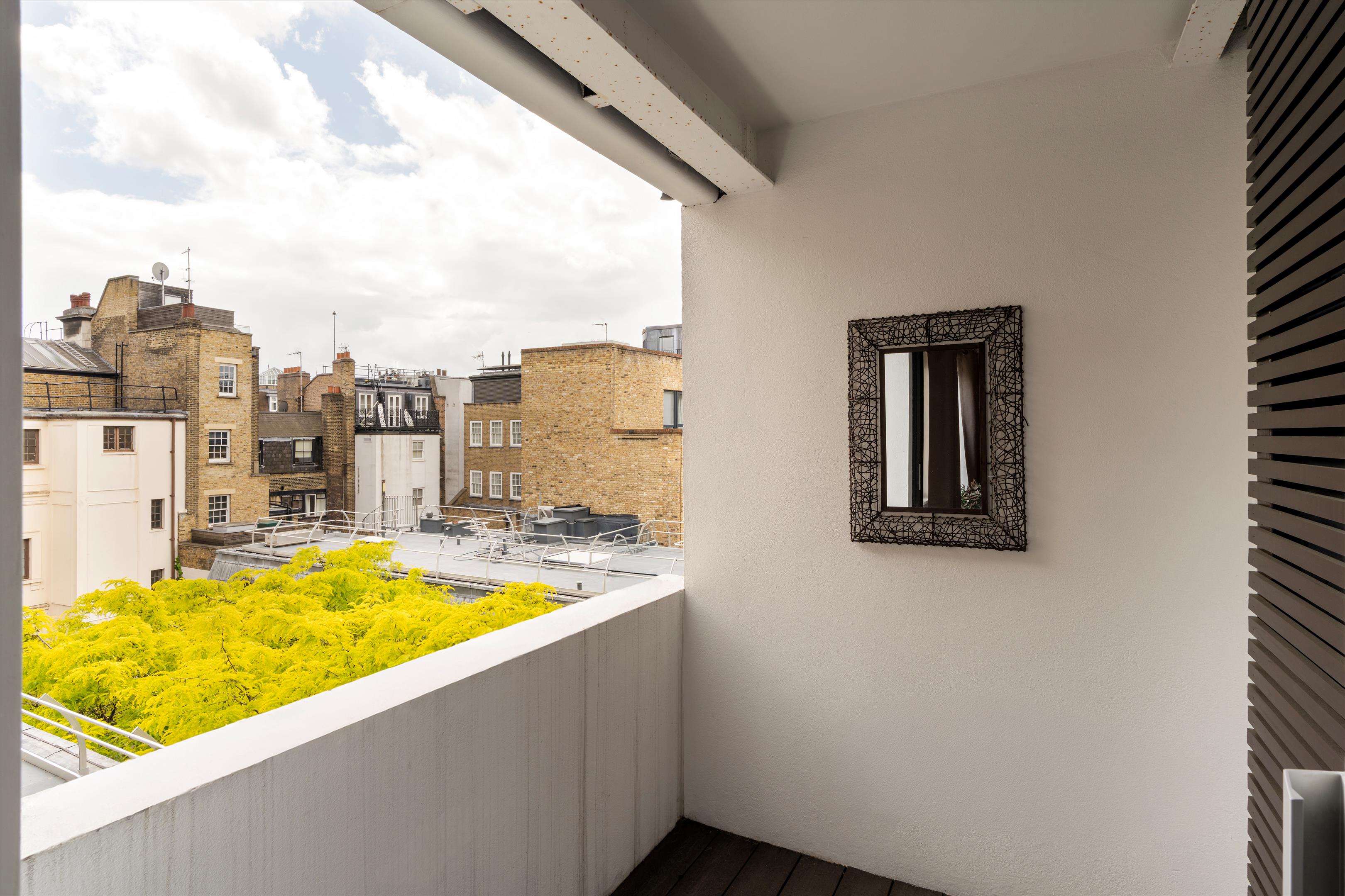 Curzon Street, London W1J