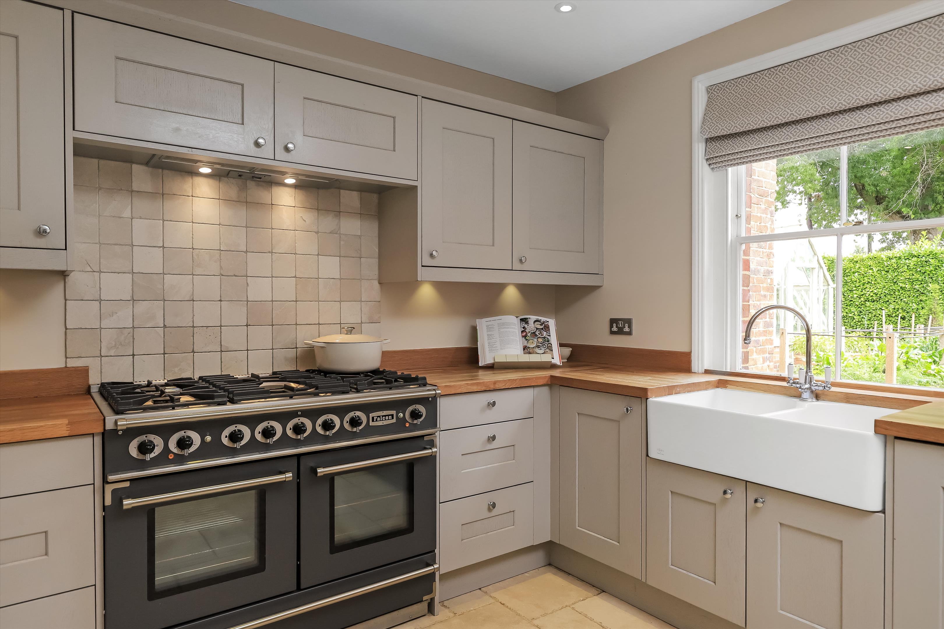 The Crescent, Romsey, Hampshire, SO51