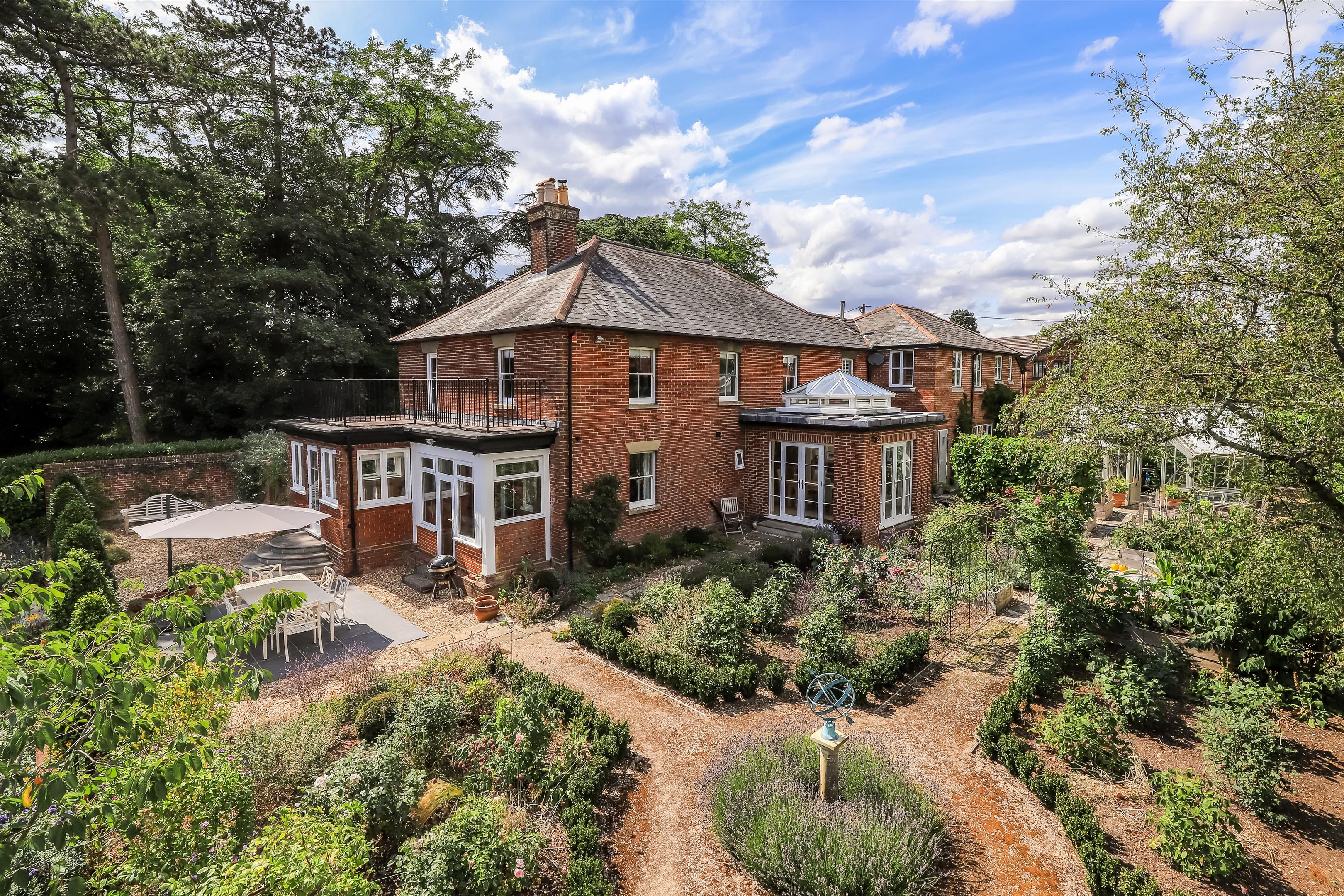 The Crescent, Romsey, Hampshire, SO51