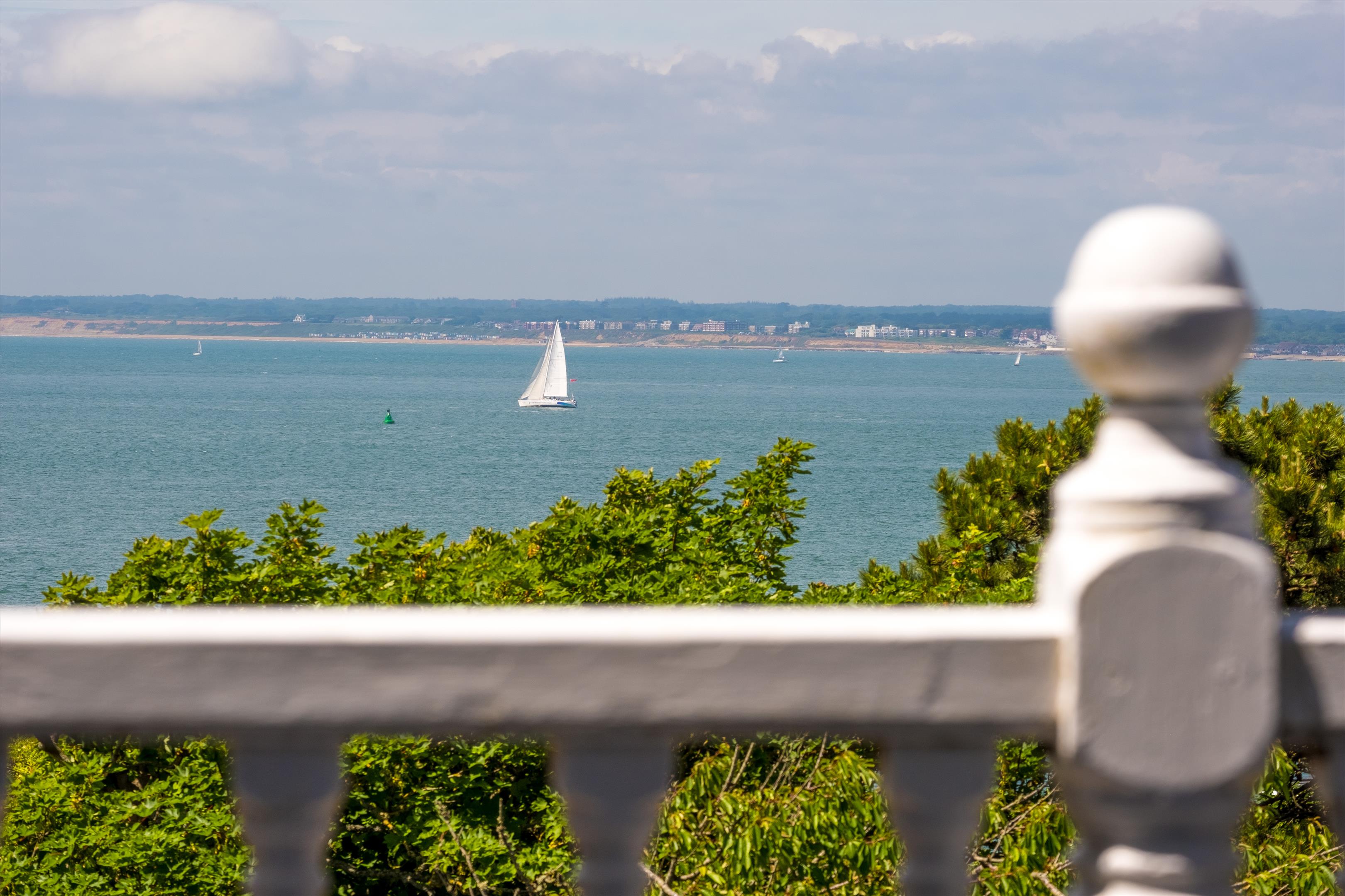 Cliff Road, Totland Bay, Isle of Wight PO39