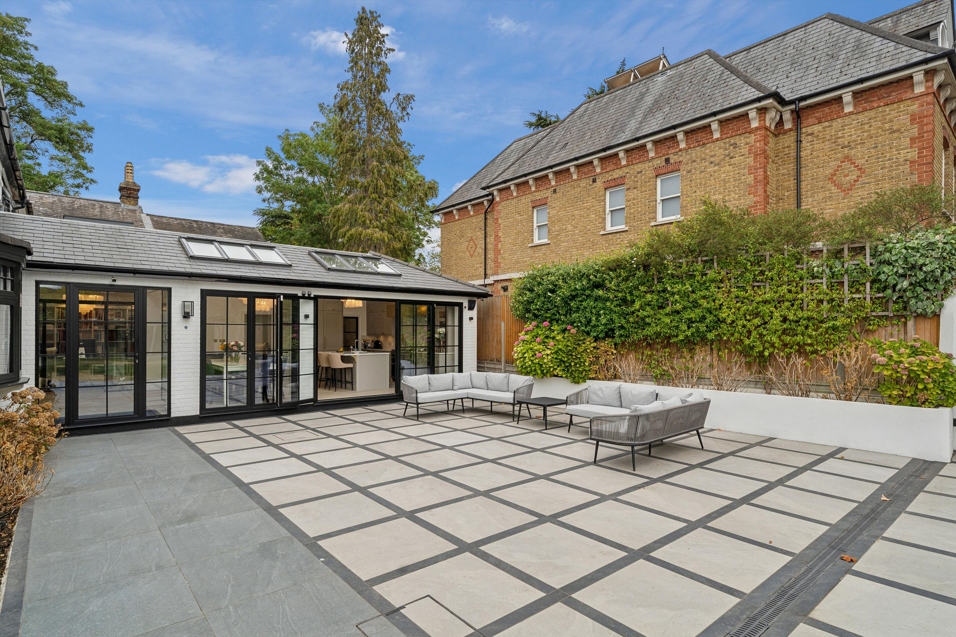Kingston Hill, London, KT2