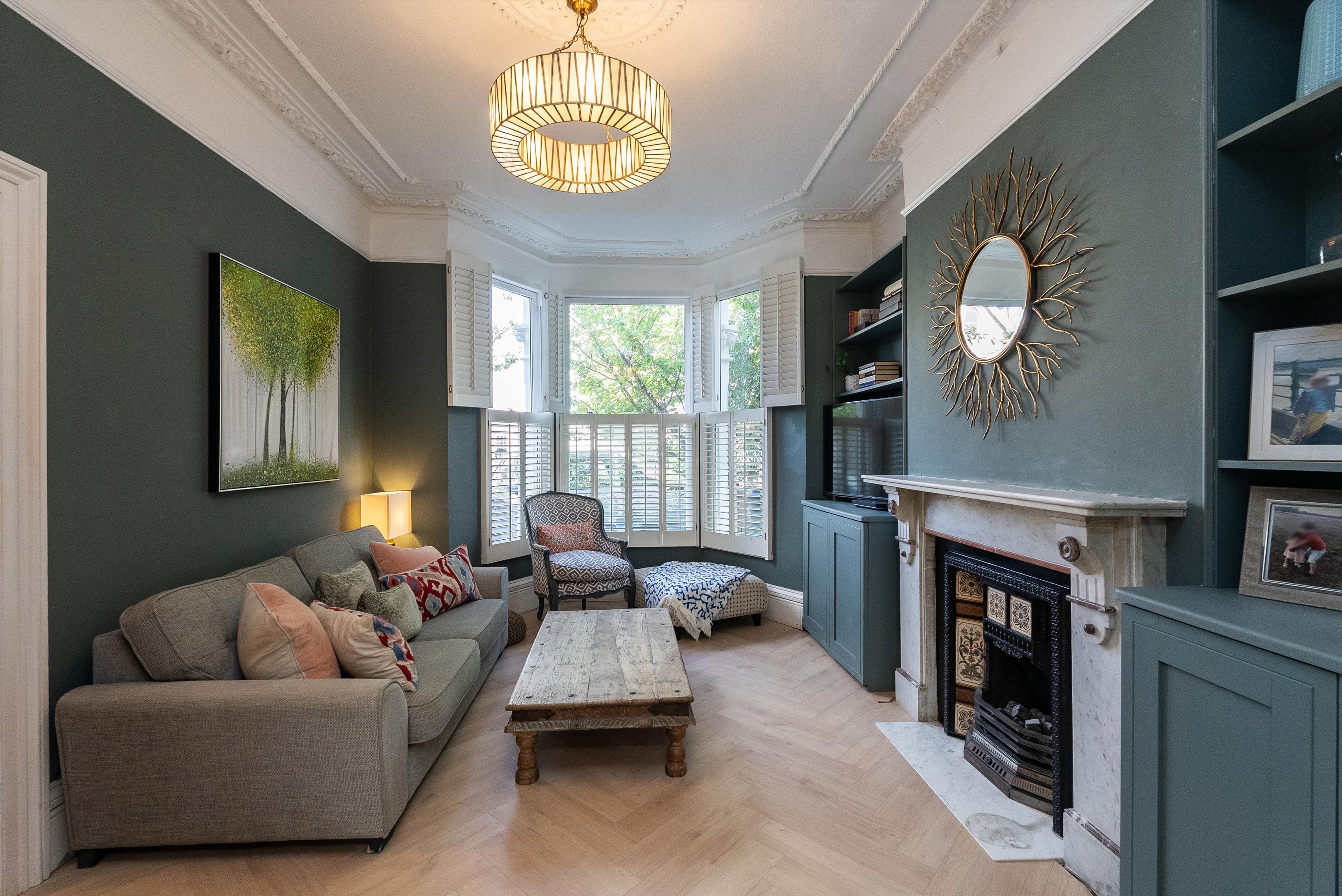 Queens Road, London SW19