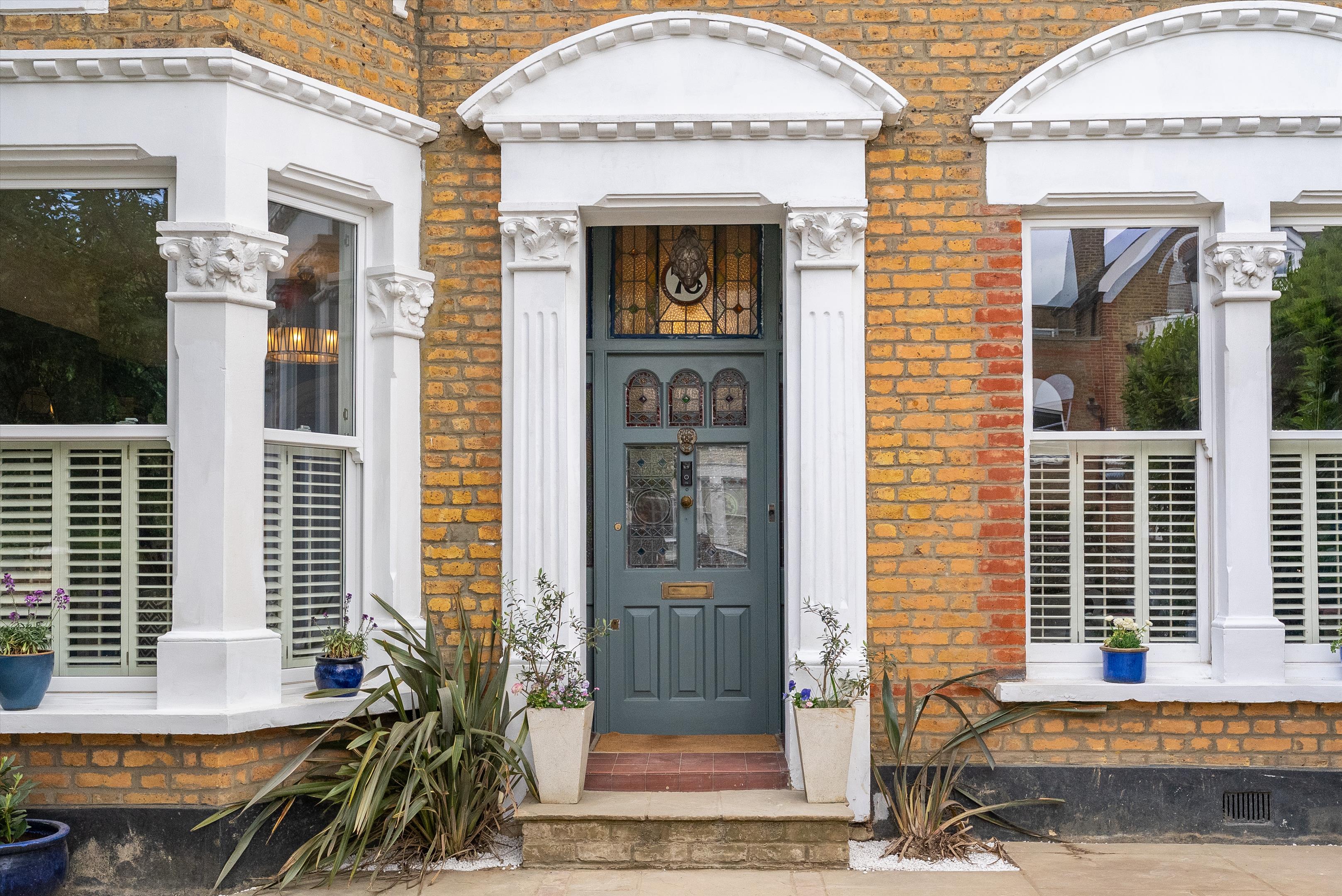 Queens Road, London SW19