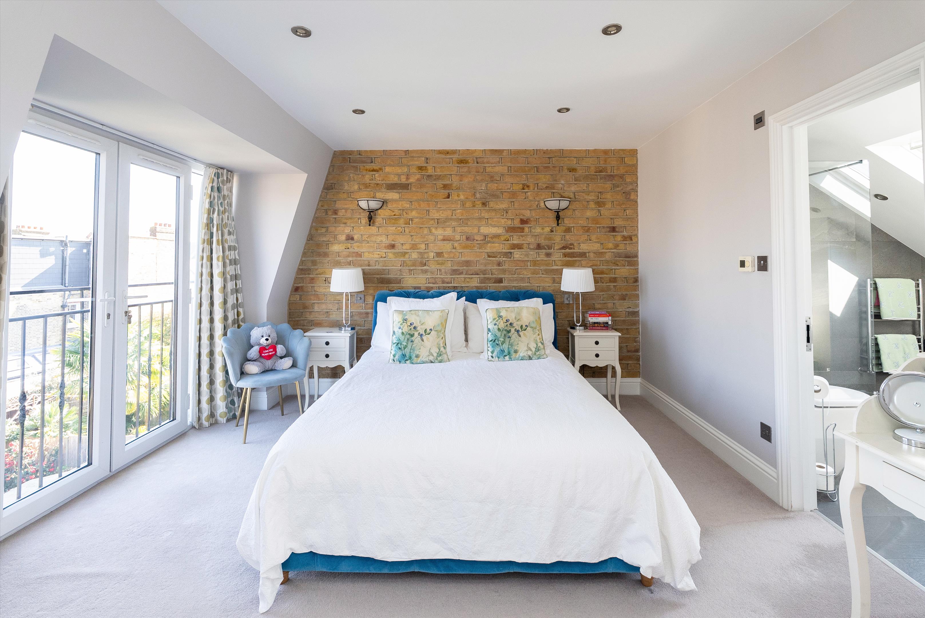 Melrose Avenue, London SW19