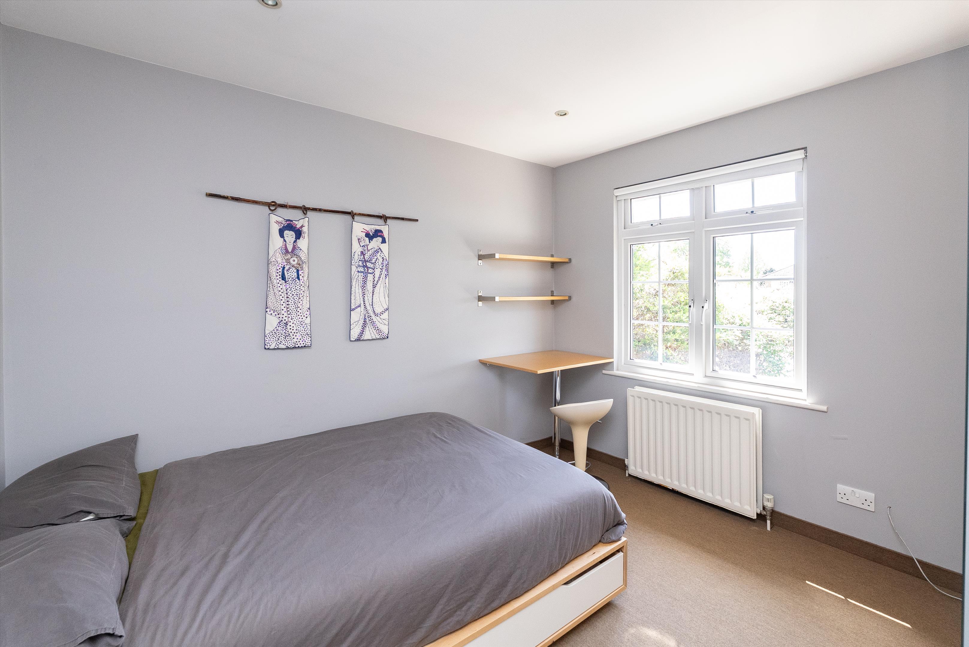 Peregrine Way, London, SW19