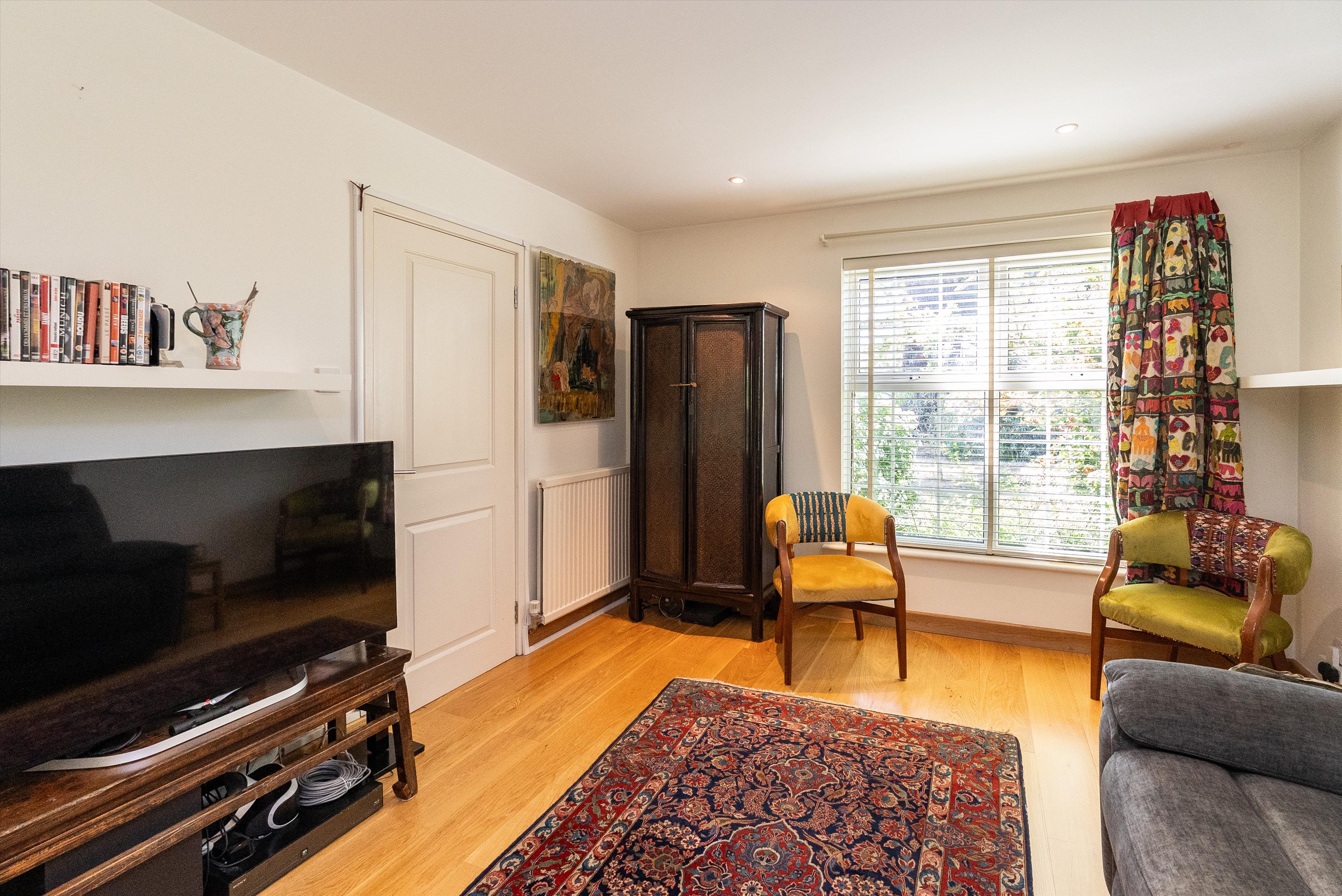 Peregrine Way, London, SW19