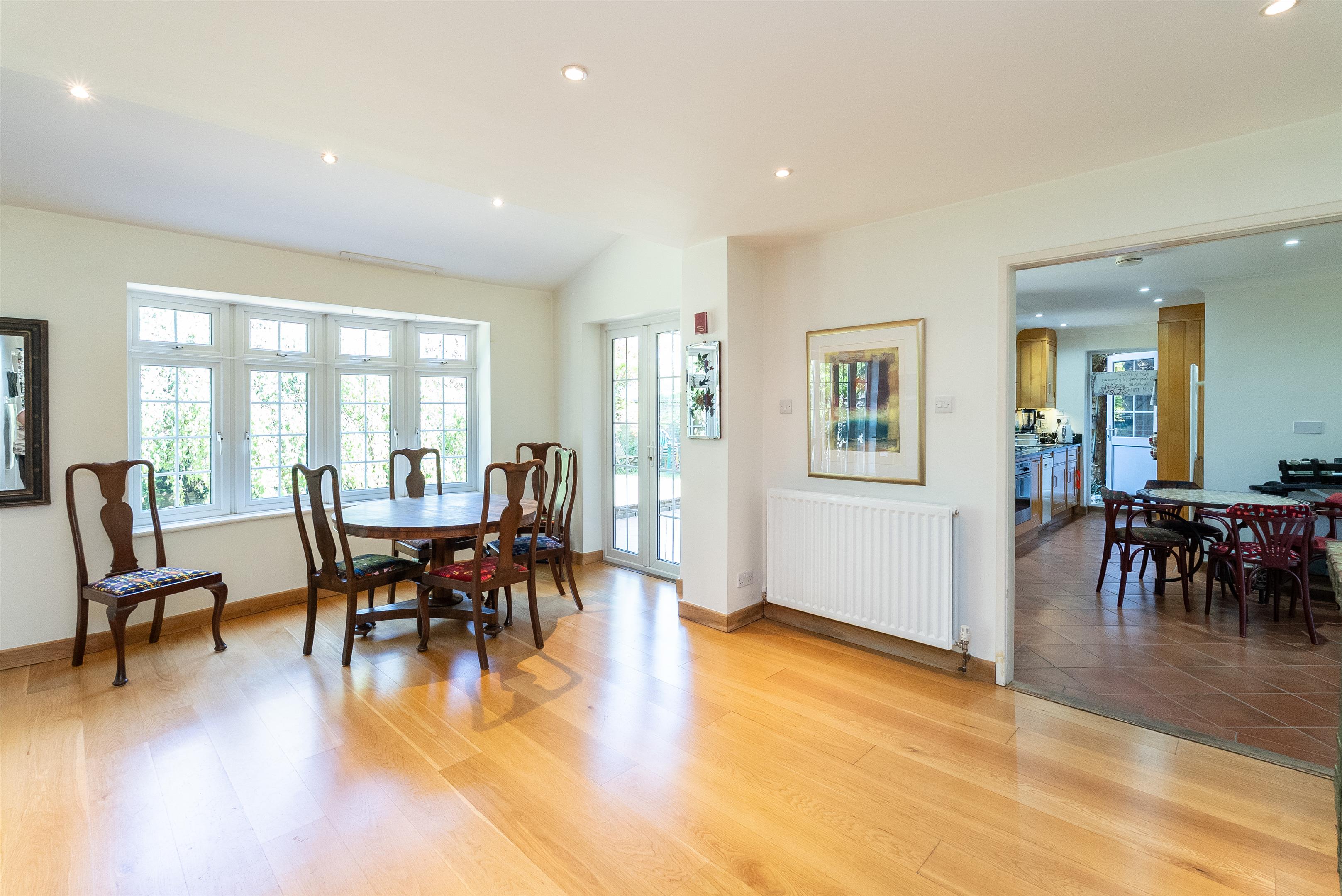 Peregrine Way, London, SW19