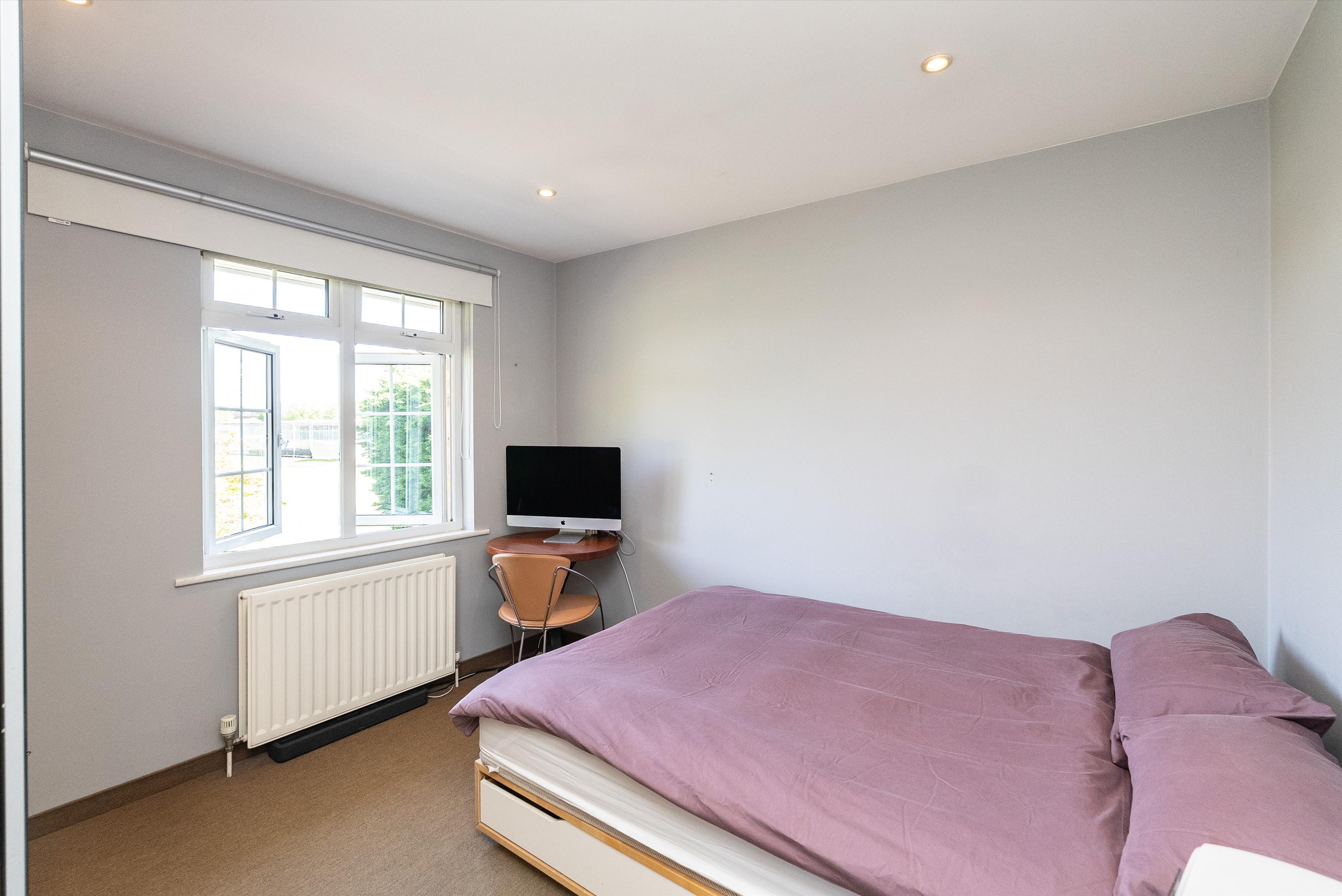 Peregrine Way, London, SW19