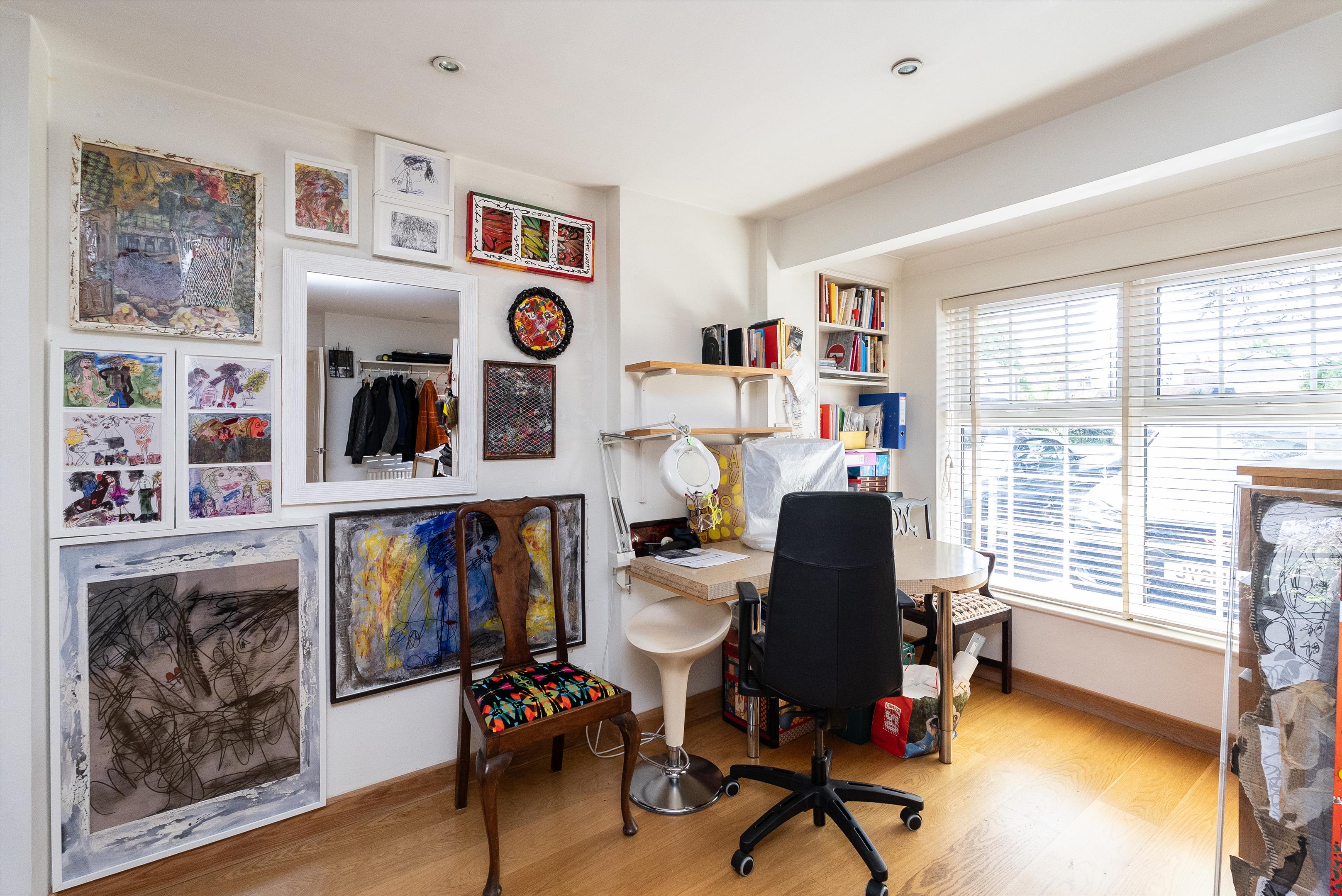Peregrine Way, London, SW19