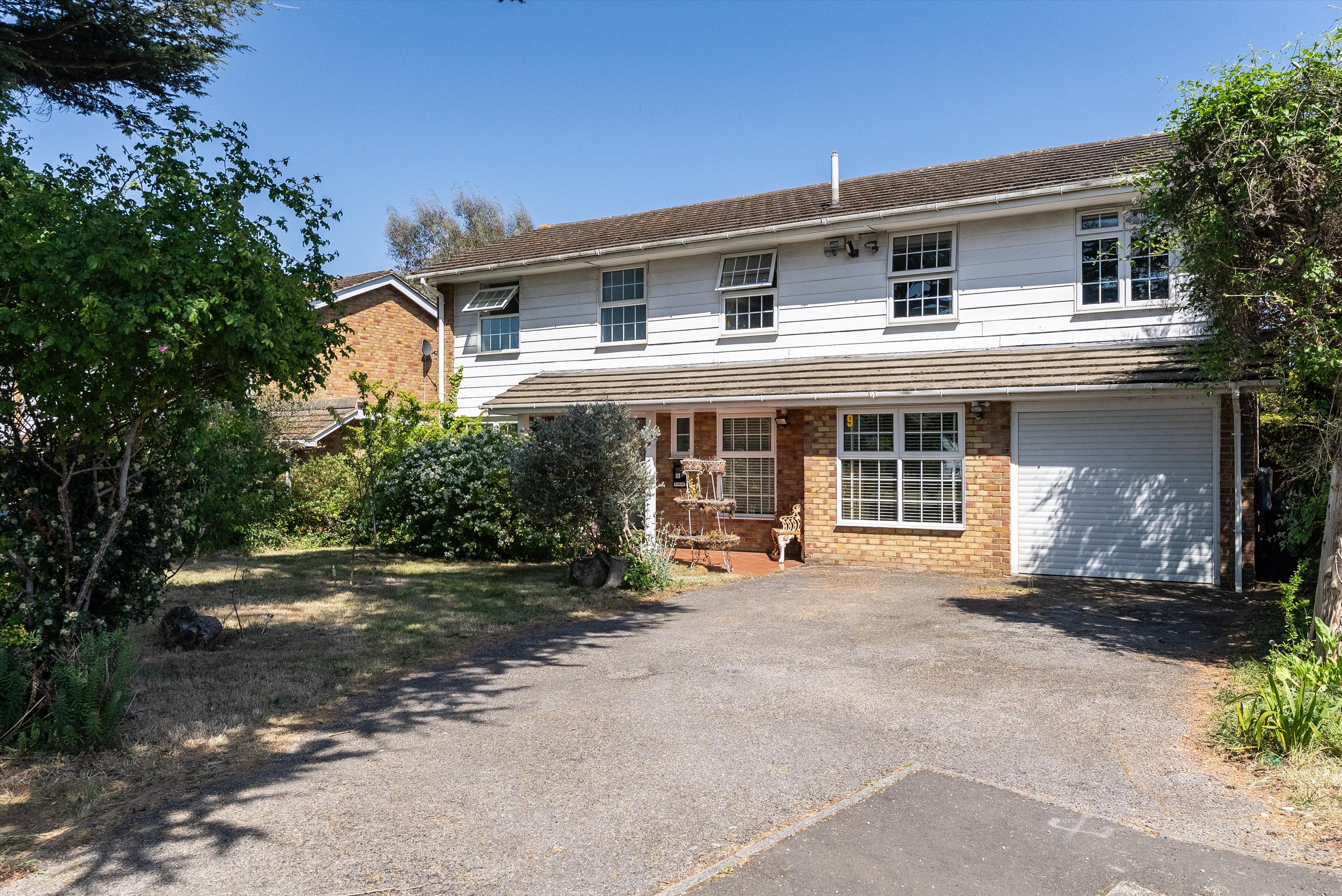Peregrine Way, London, SW19
