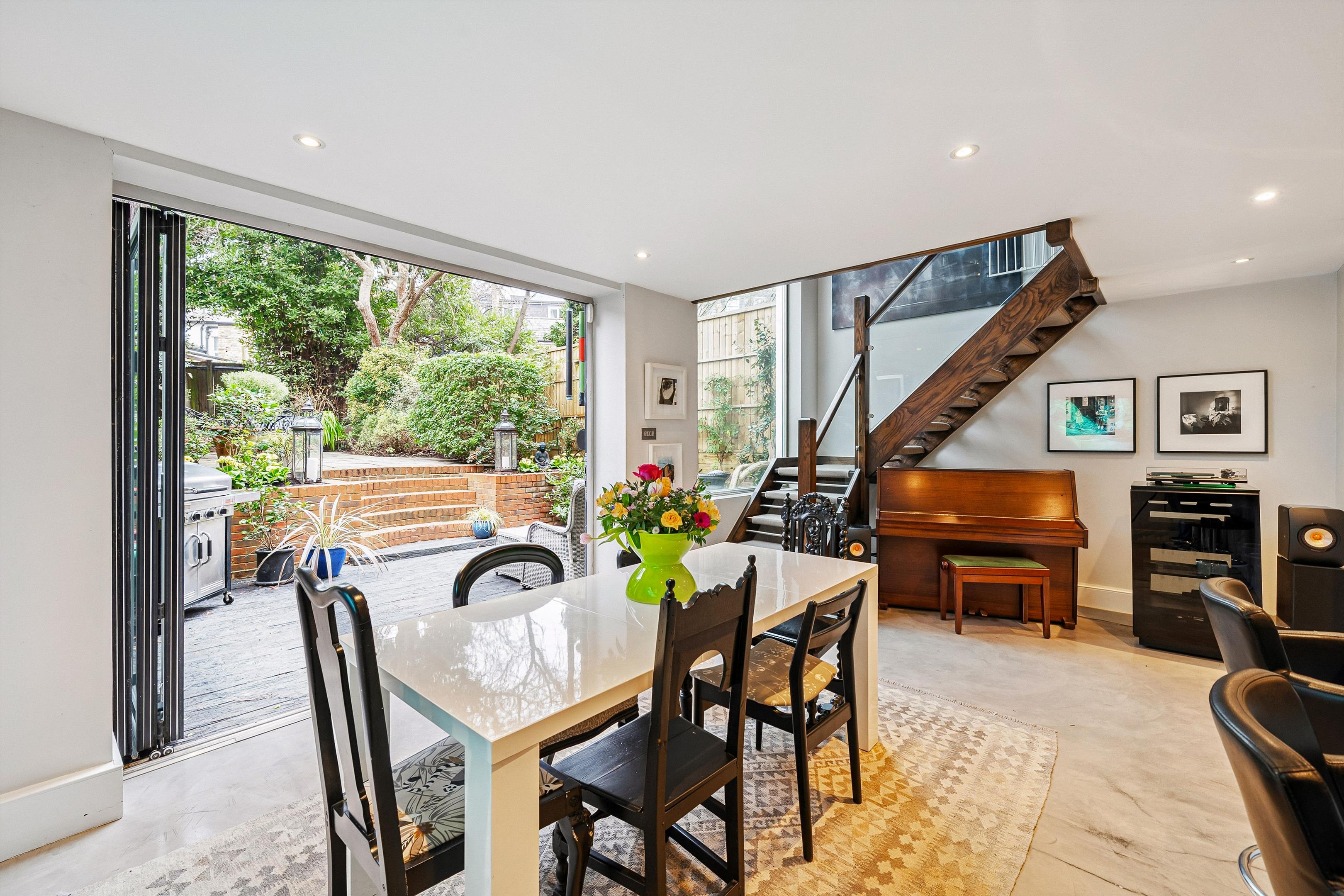 St. James's Drive, London SW17