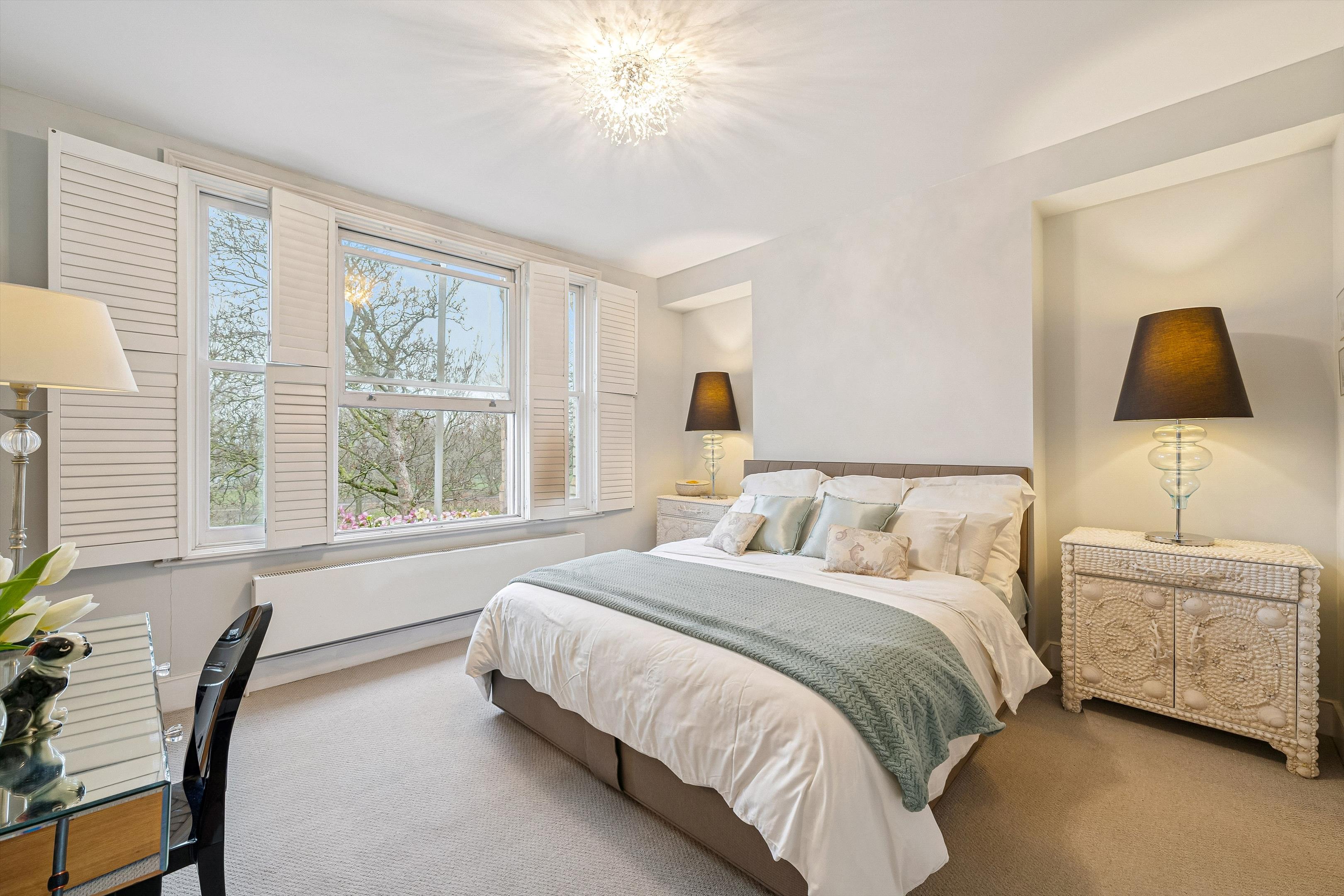 St. James's Drive, London SW17