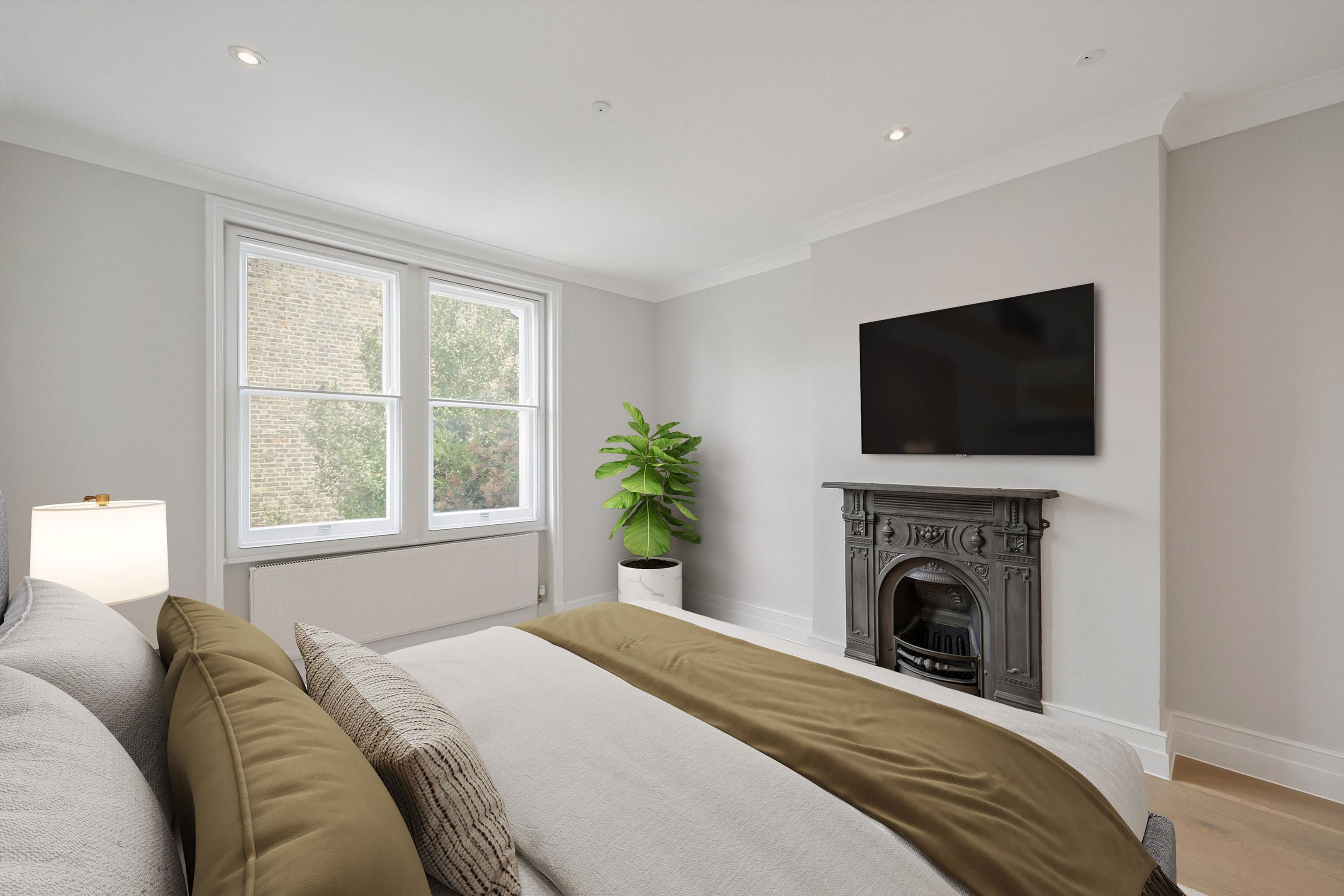 Clapham Common North Side, London, SW4
