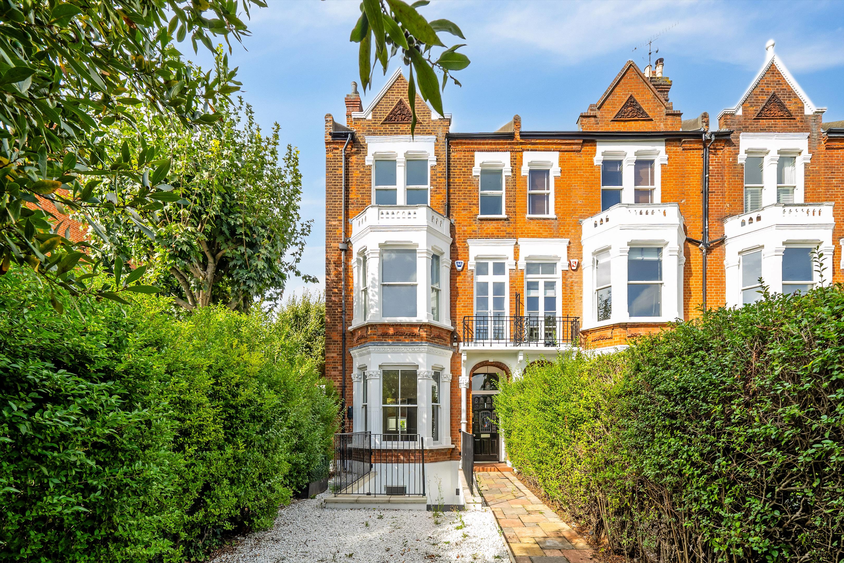 Clapham Common North Side, London, SW4
