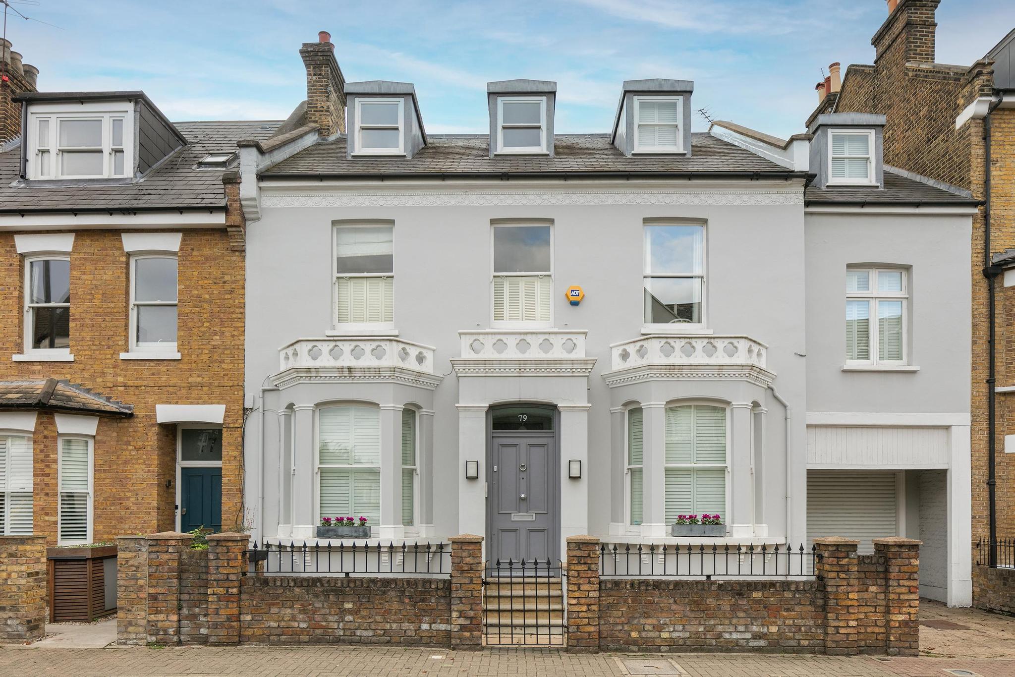 St. James's Drive, London, SW17