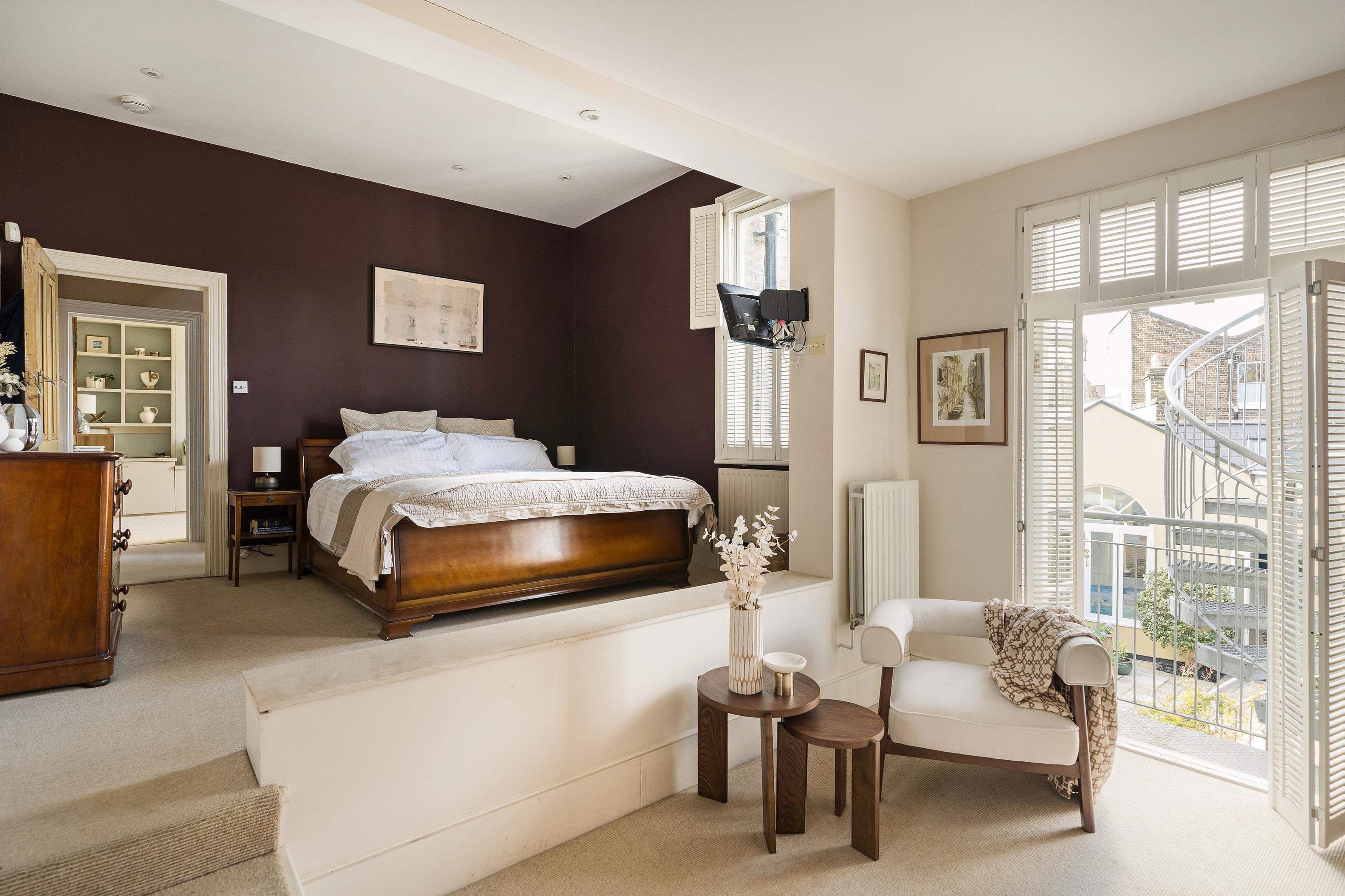 St. James's Drive, London, SW17