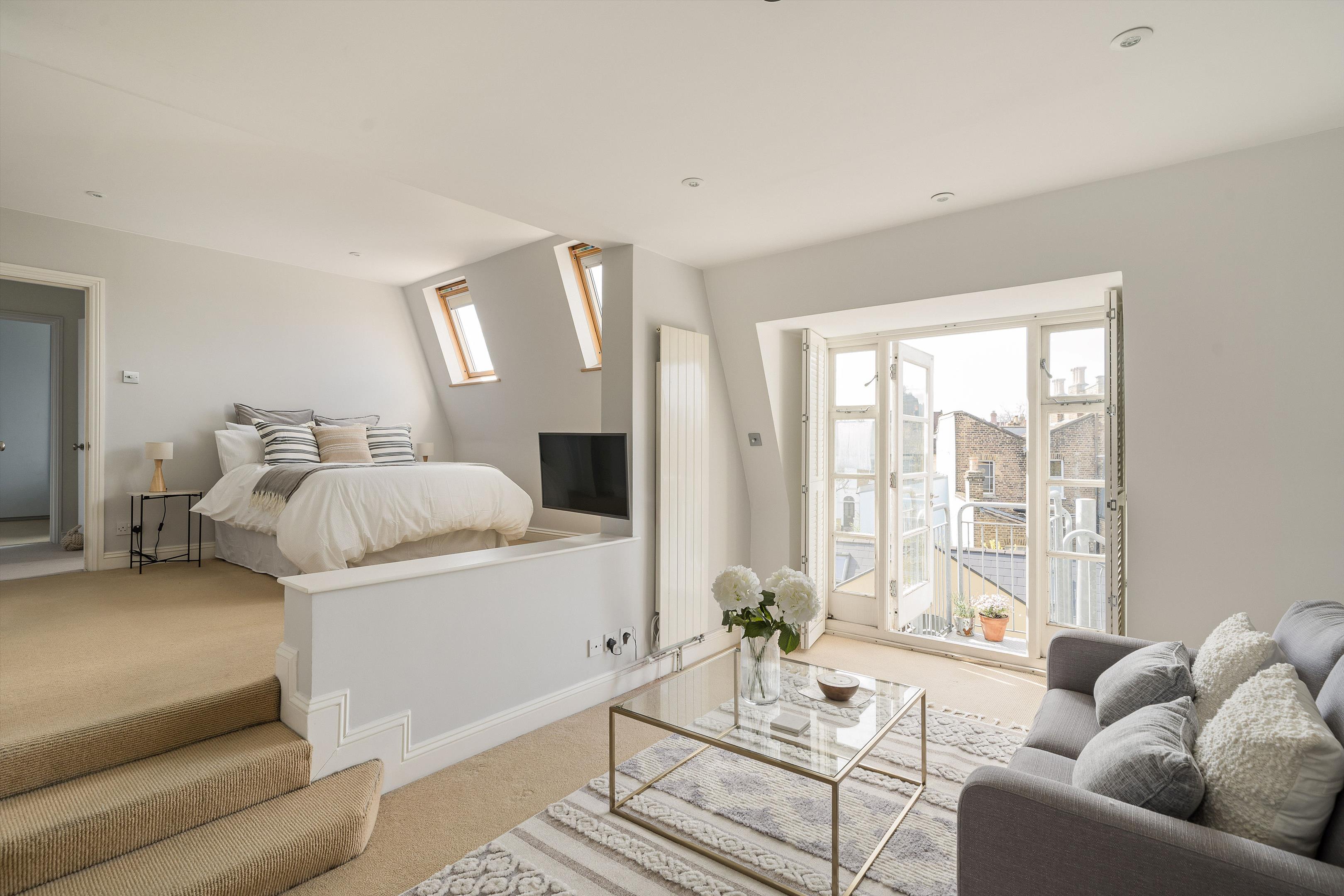 St. James's Drive, London, SW17
