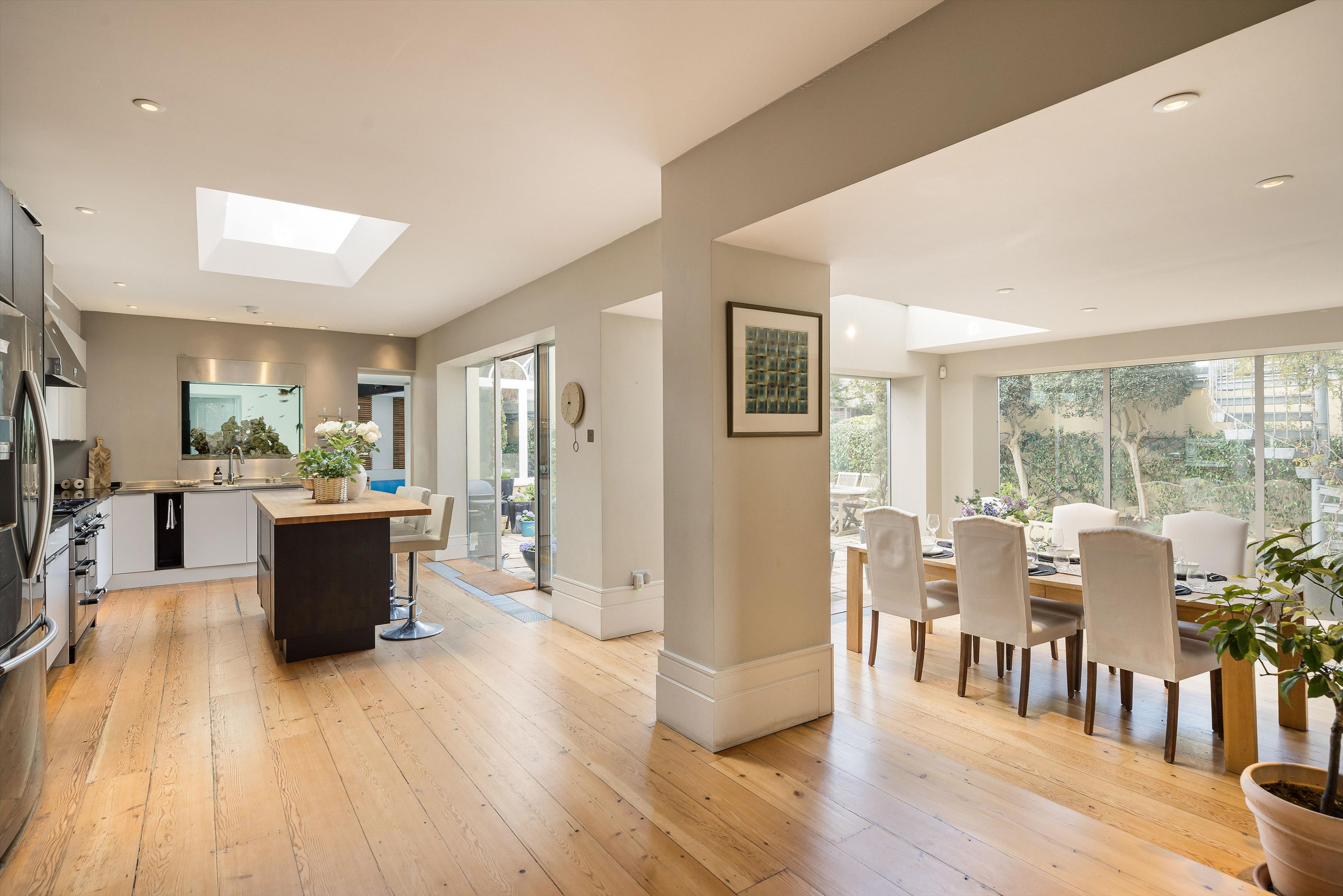 St. James's Drive, London, SW17