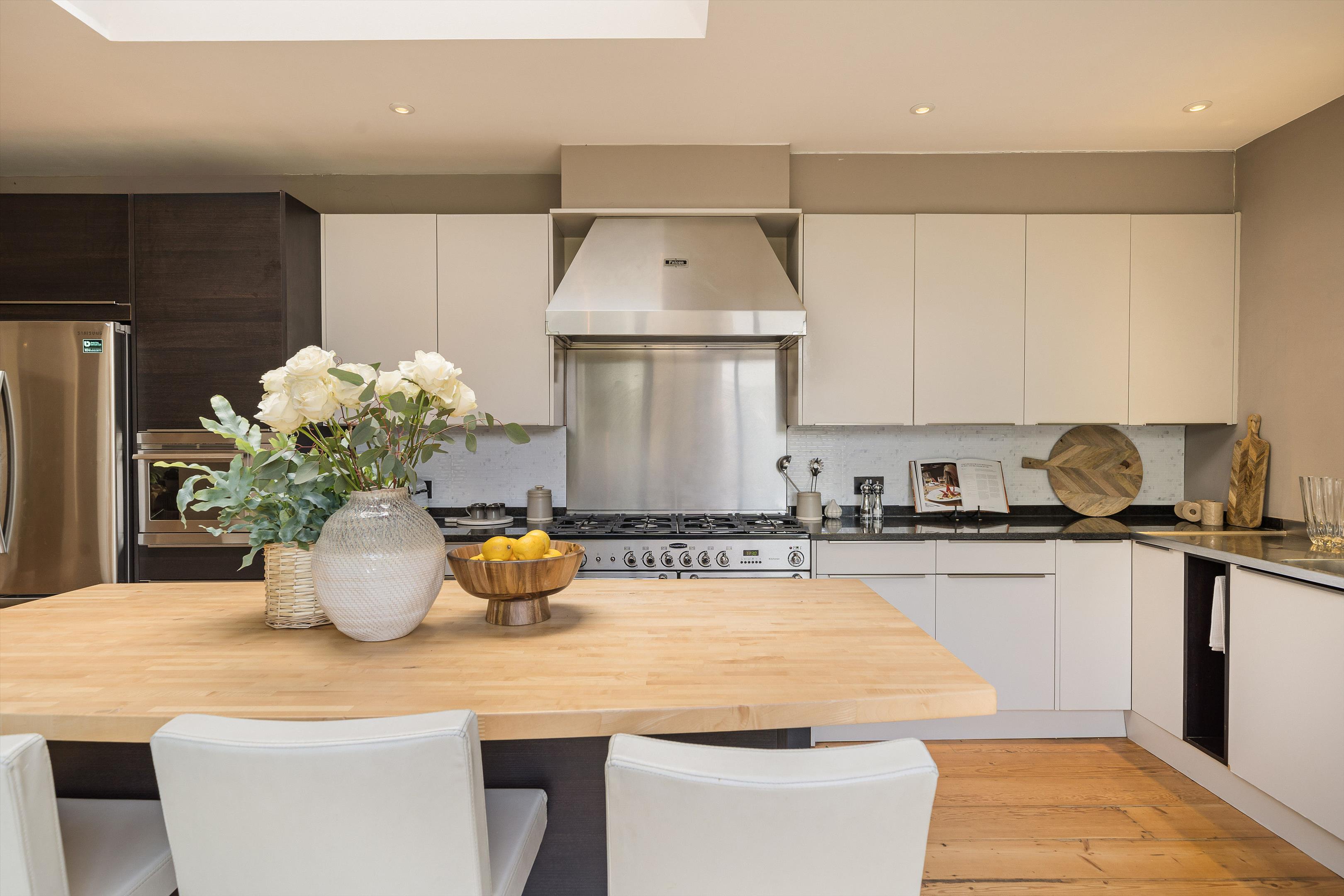 St. James's Drive, London, SW17