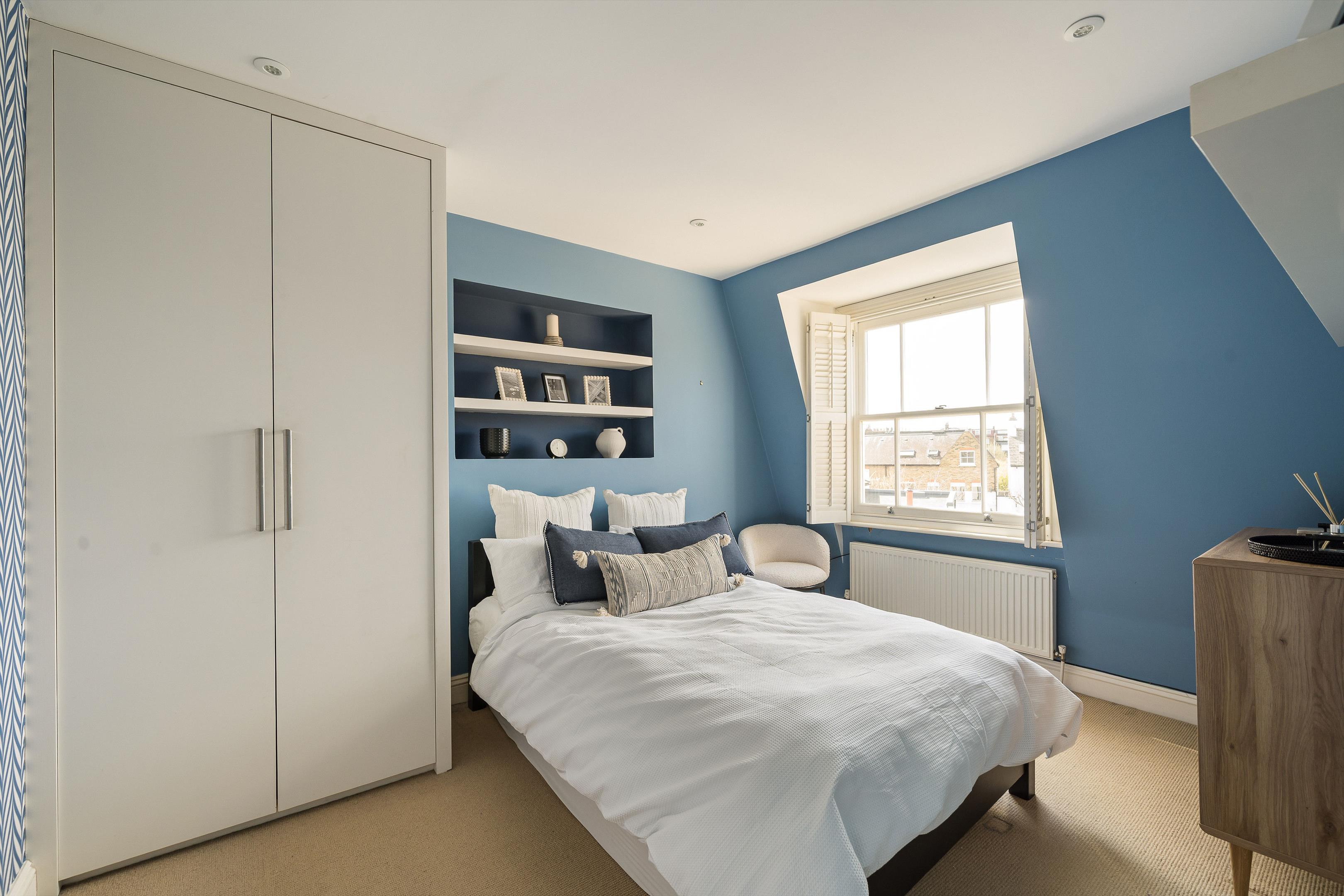 St. James's Drive, London, SW17