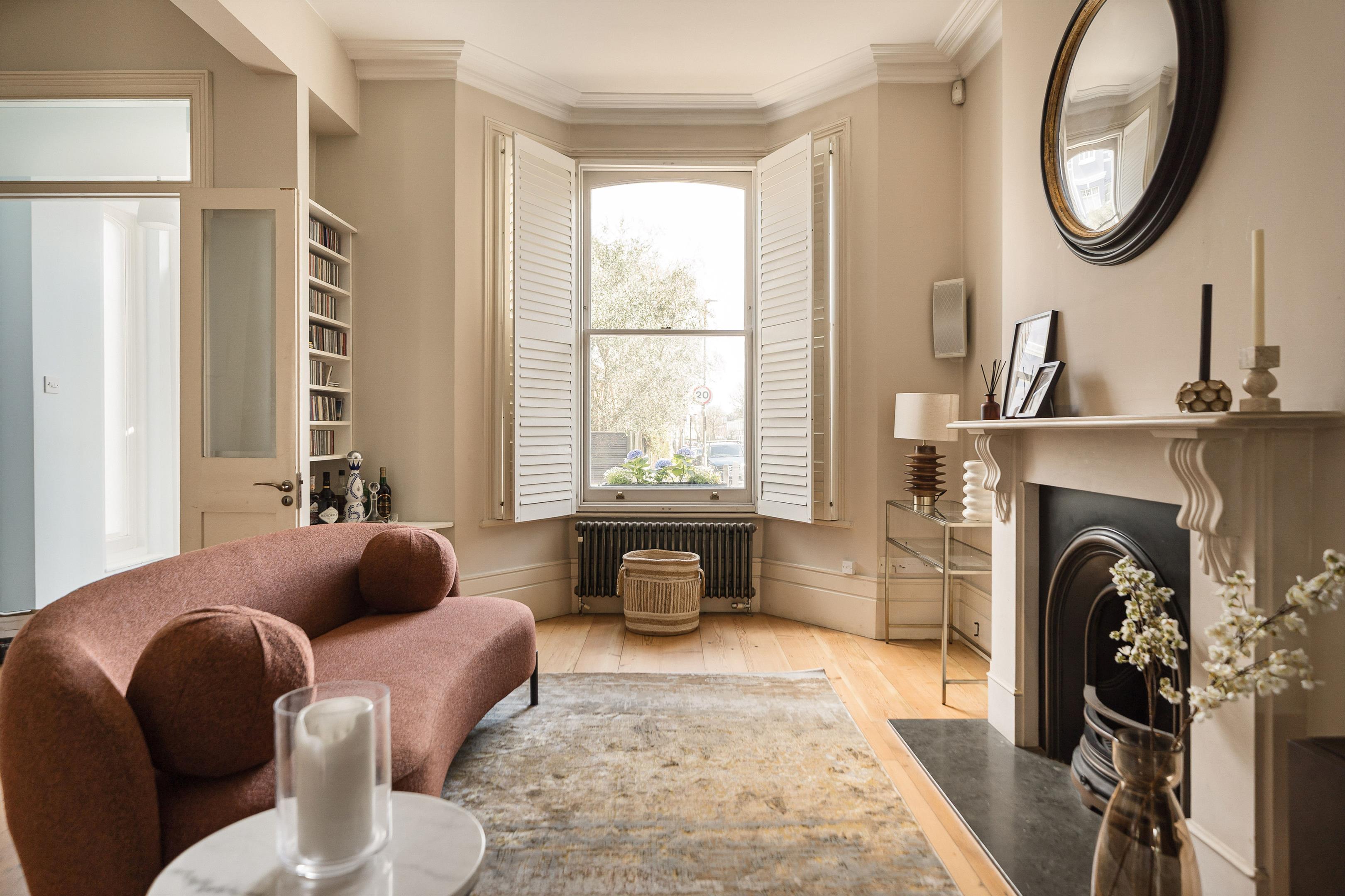 St. James's Drive, London, SW17