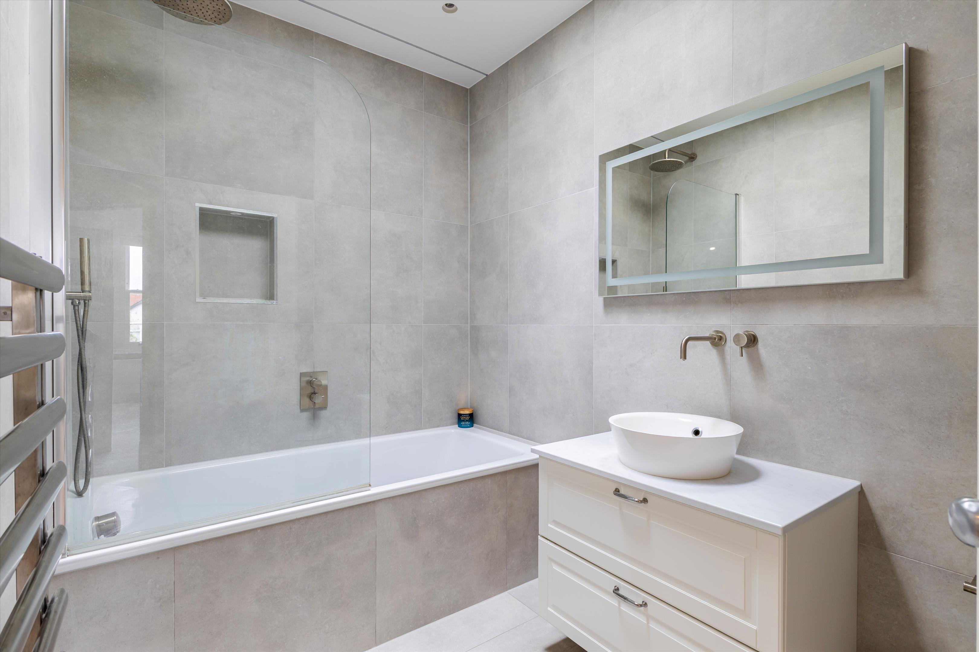 Telford Avenue, London SW2