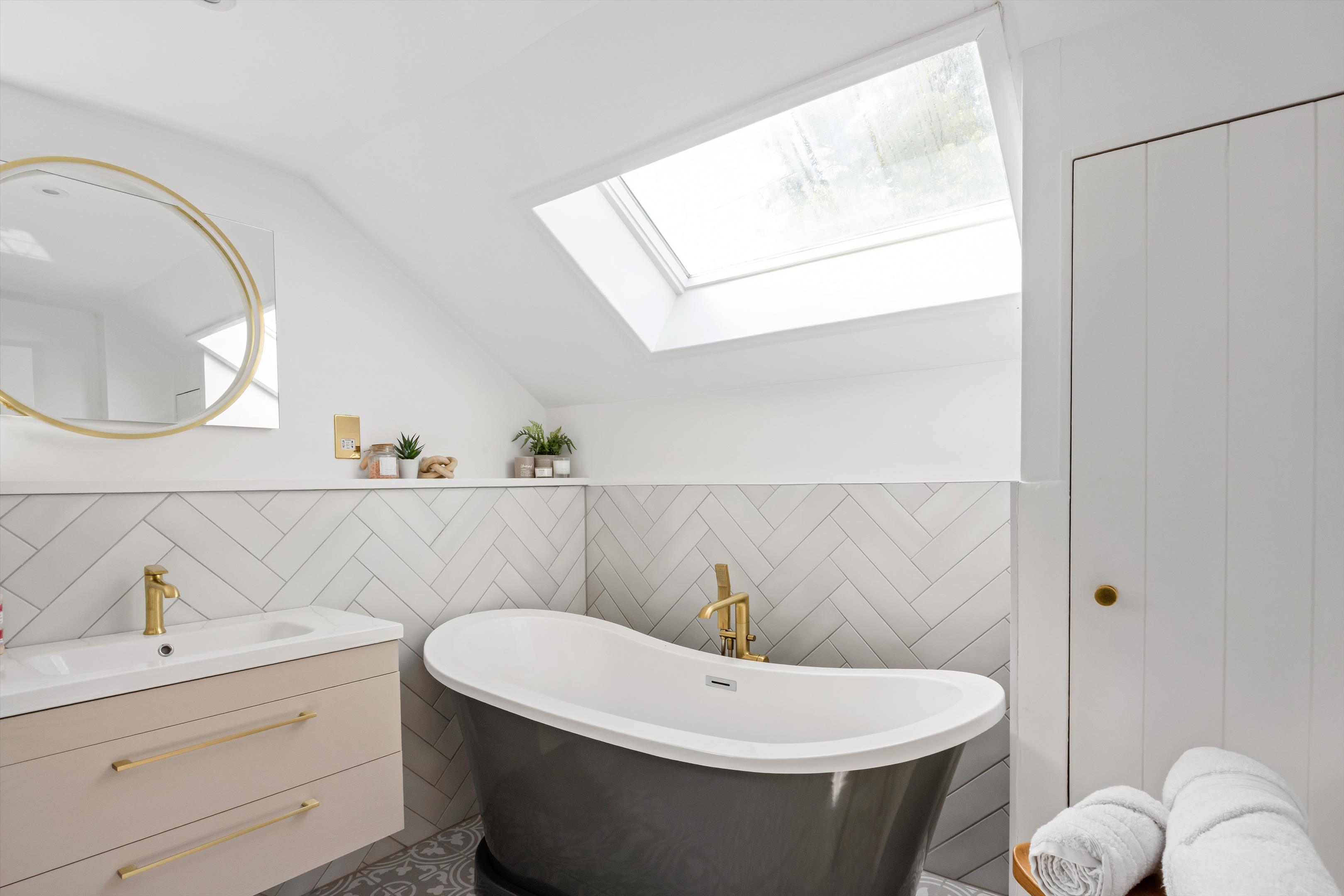 Woolstone, Cheltenham, Gloucestershire GL52