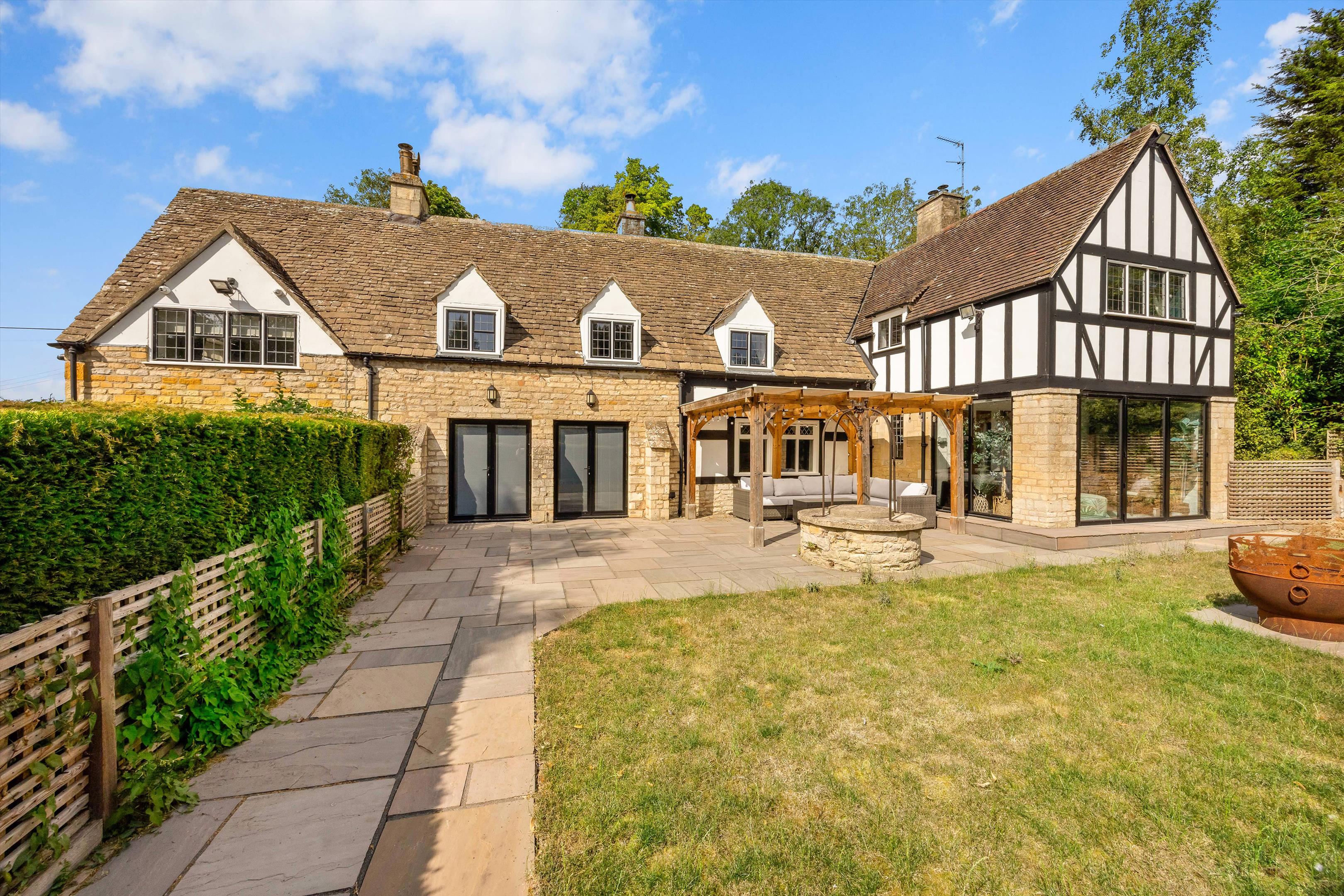 Woolstone, Cheltenham, Gloucestershire GL52
